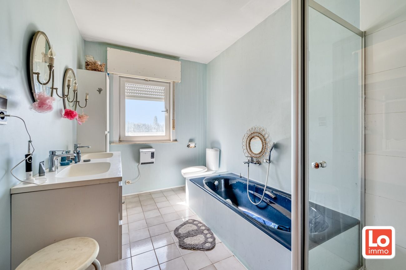 Ruime te renoveren open villa met inpandige garage op een héél rustige toplocatie met open zicht in Lochristi! foto 14