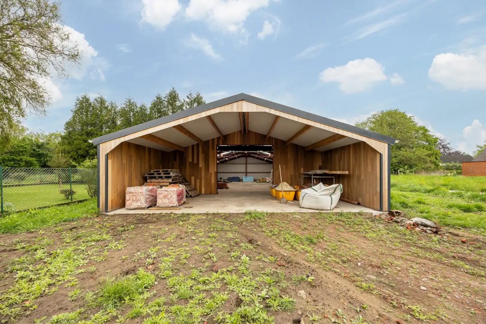 Vernieuwbouwwoning met ruim nieuwbouwmagazijn van 155 m² foto 3