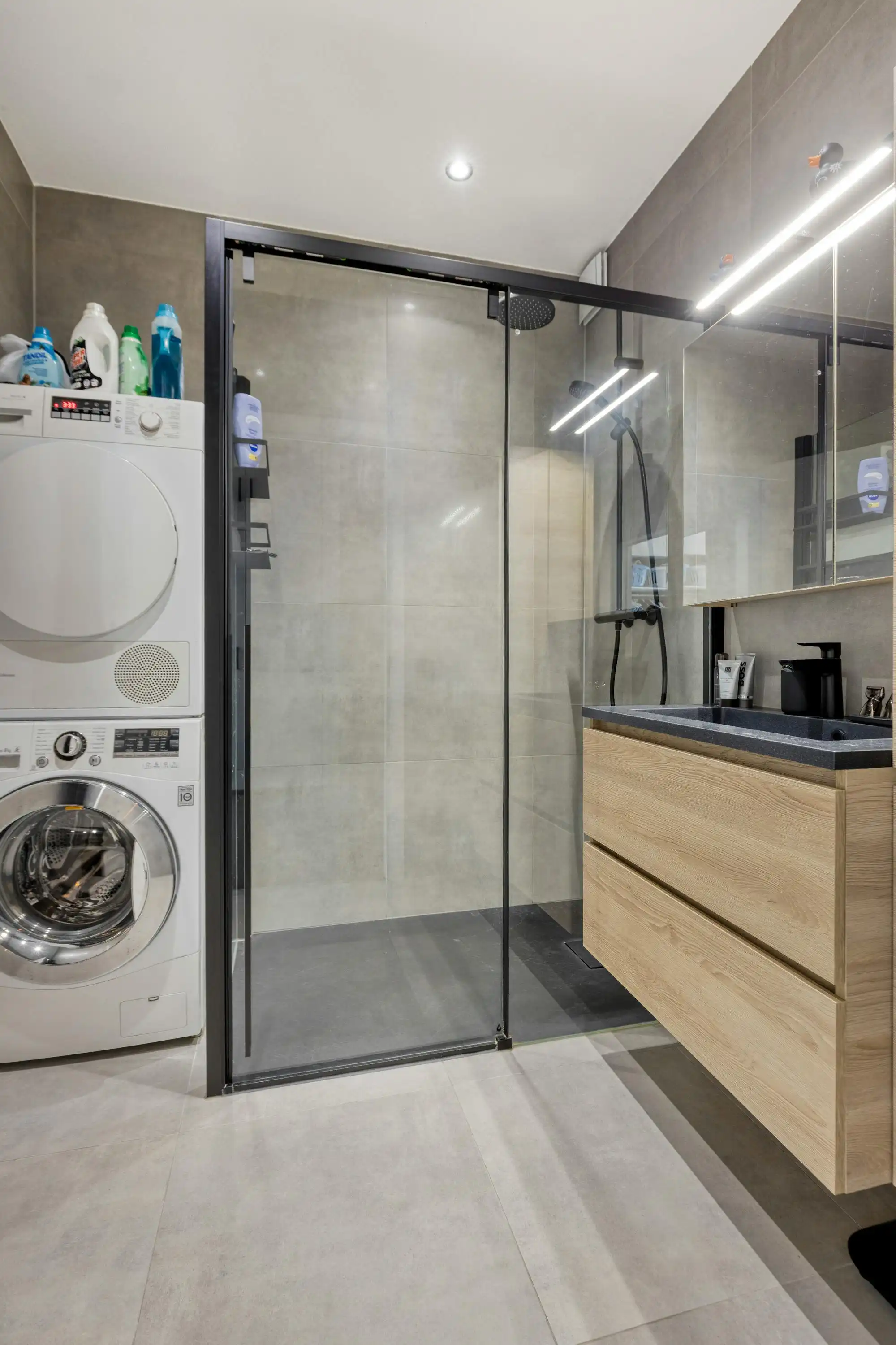 Appartement met 2 slaapkamers, terras en garagebox te koop in Wilrijk foto 11