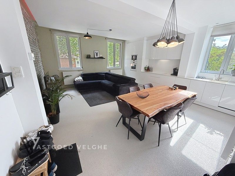 Gerenoveerd appartement met 2 slaapkamers in winterslag Cité foto 2
