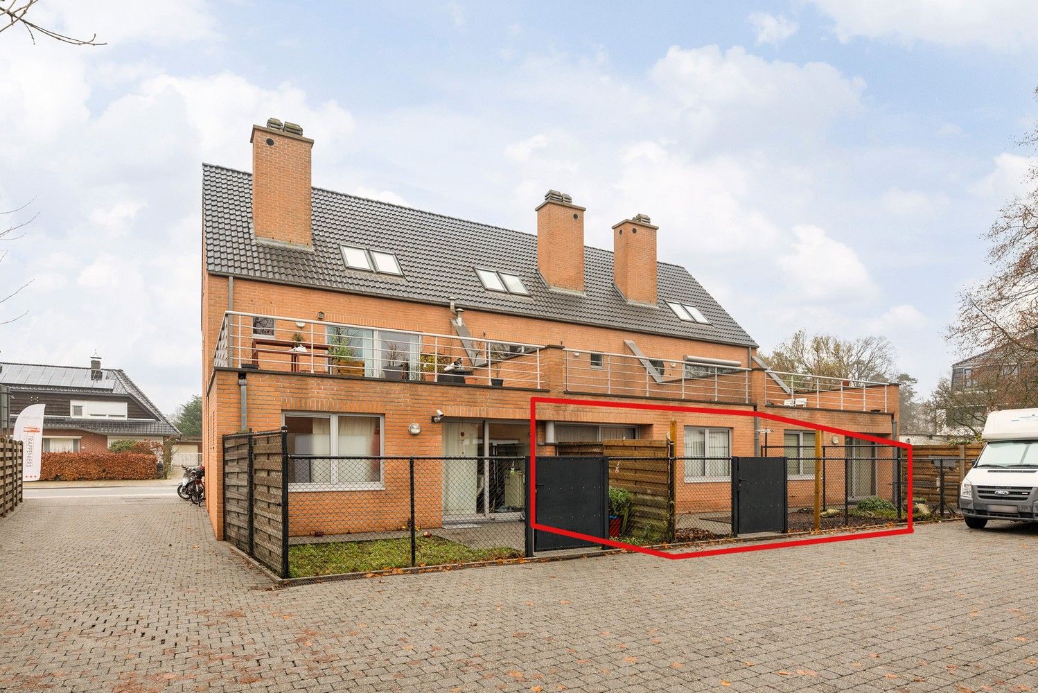 Gelijkvloers appartement met uitnodigend groot terras met tuintje ! foto 16