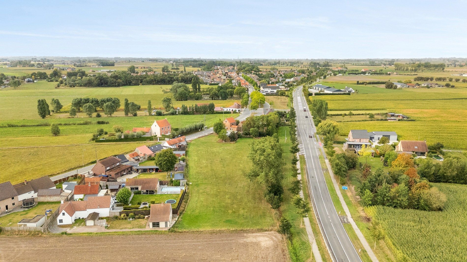 TE RENOVEREN WONING OP EEN PERCEEL VAN 8.000M² foto 4