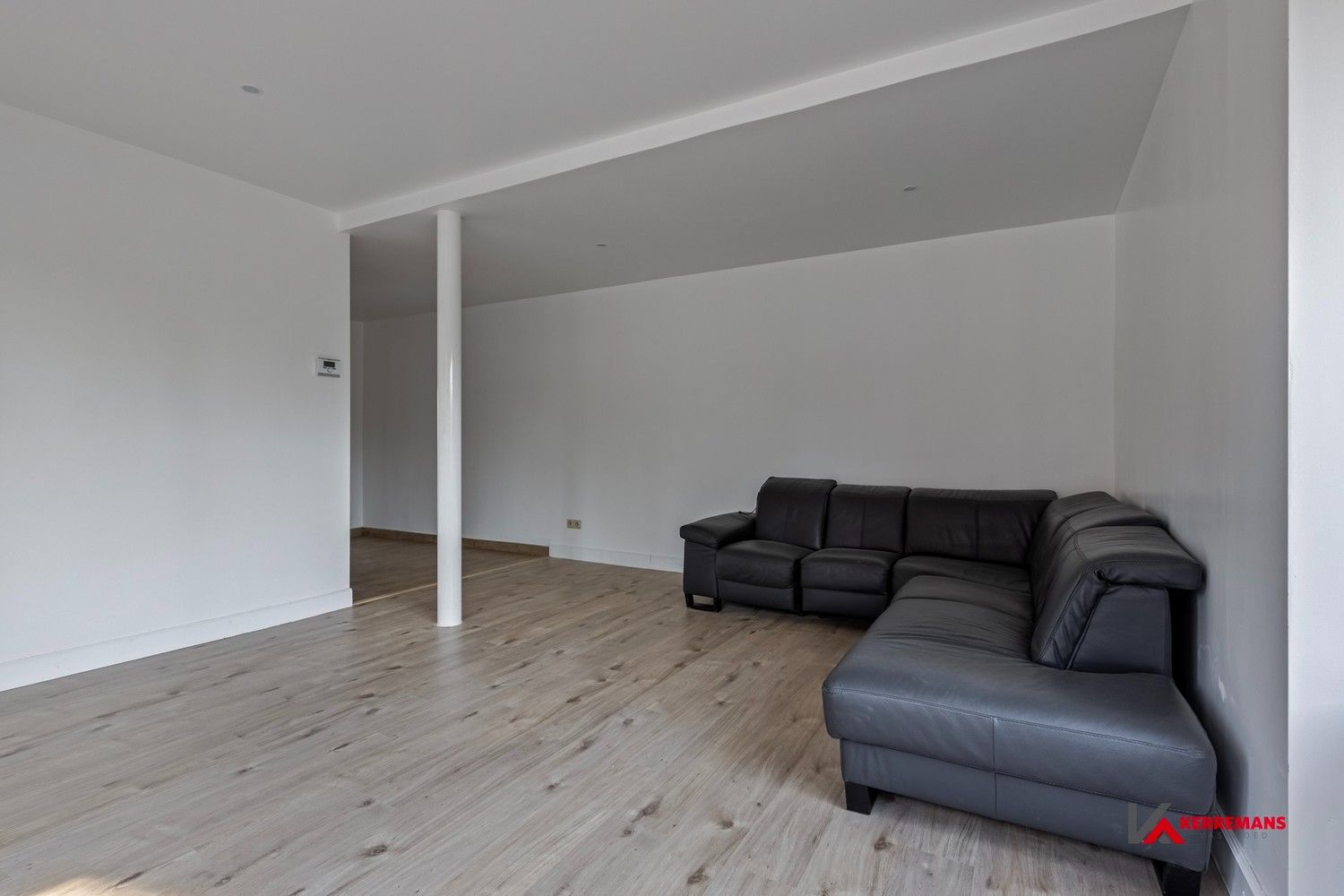 Half open bebouwing met 4 slaapkamers, tuin en garage. foto 4