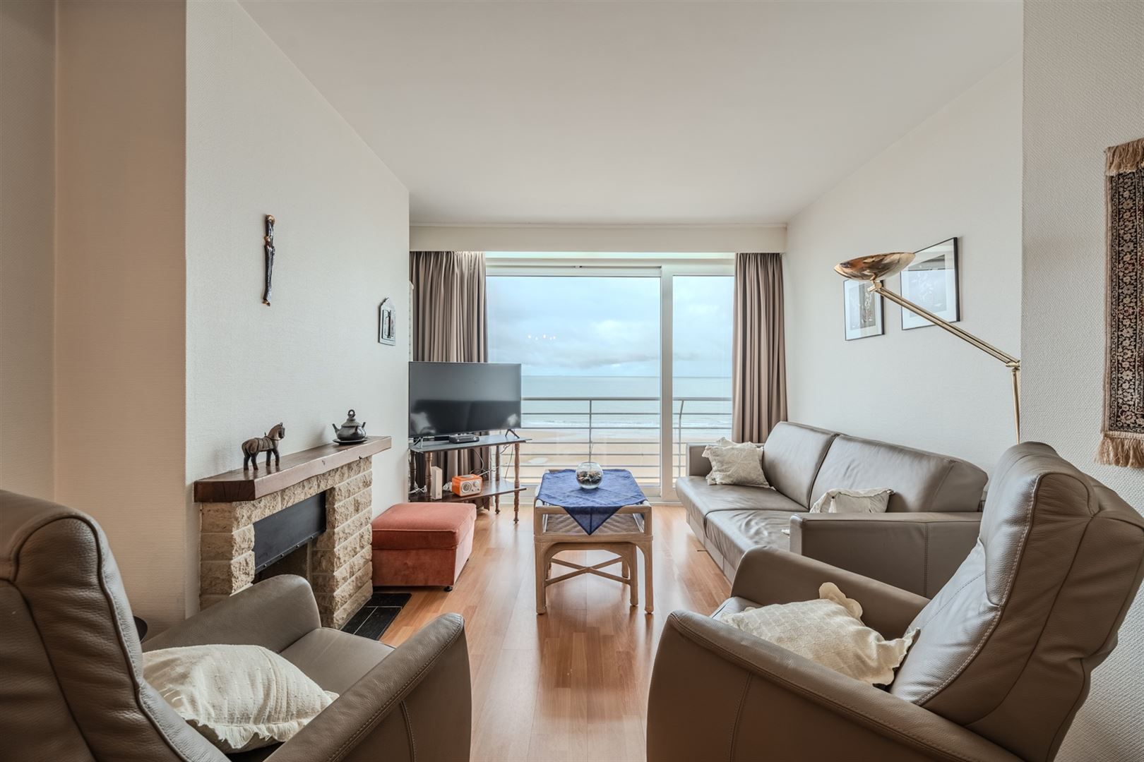 appartement met frontaal zeezicht foto 11