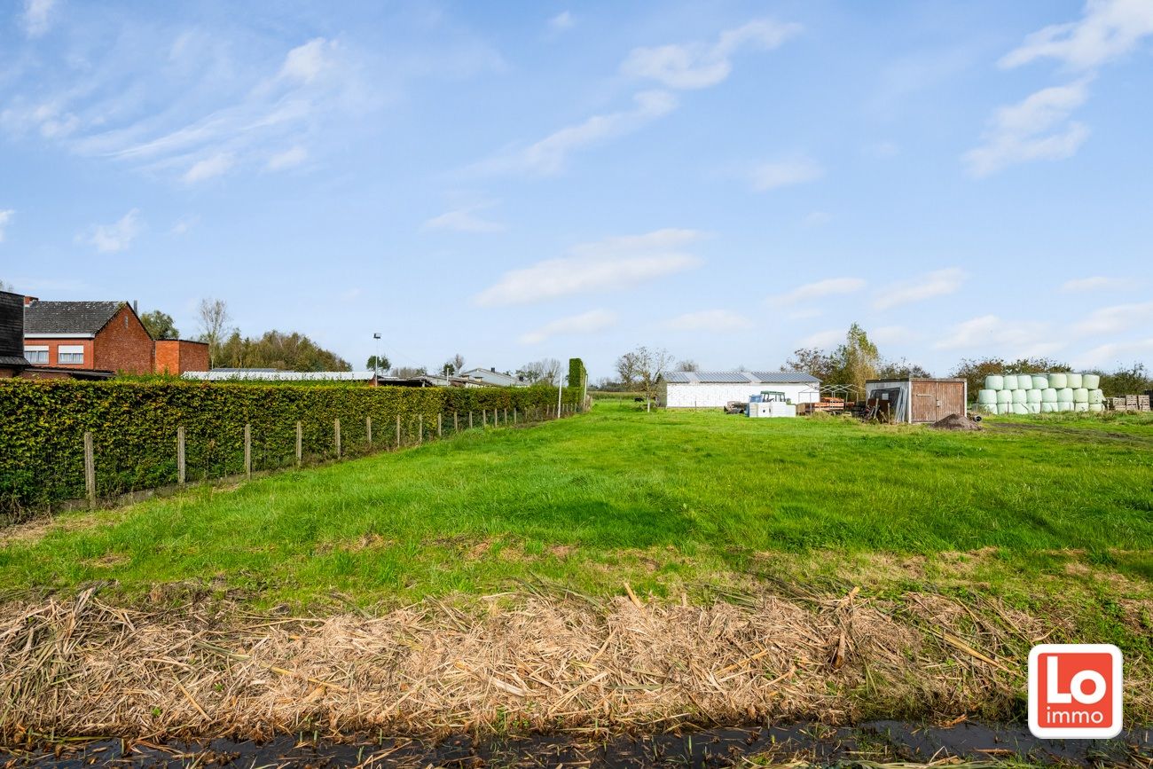 VERKOCHT! Mooi lot bouwgrond zuidwest-georiënteerd met een oppervlakte van 1024m² op een toplocatie in Lokeren! foto 3