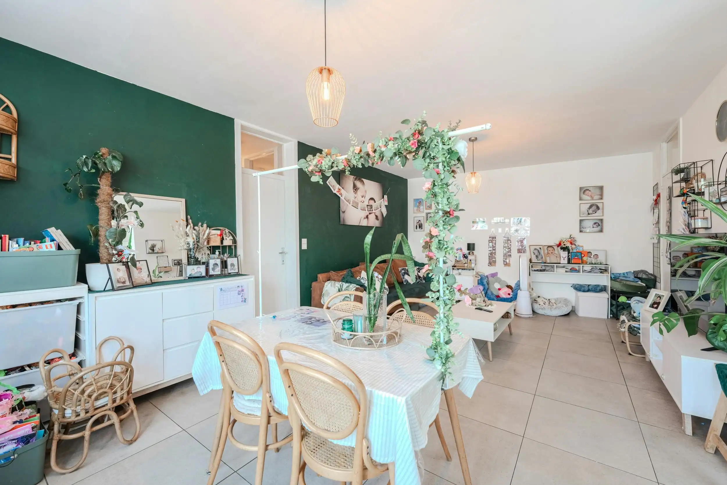 Lichtrijk twee-slaapkamerappartement met terras te Oostende foto 5