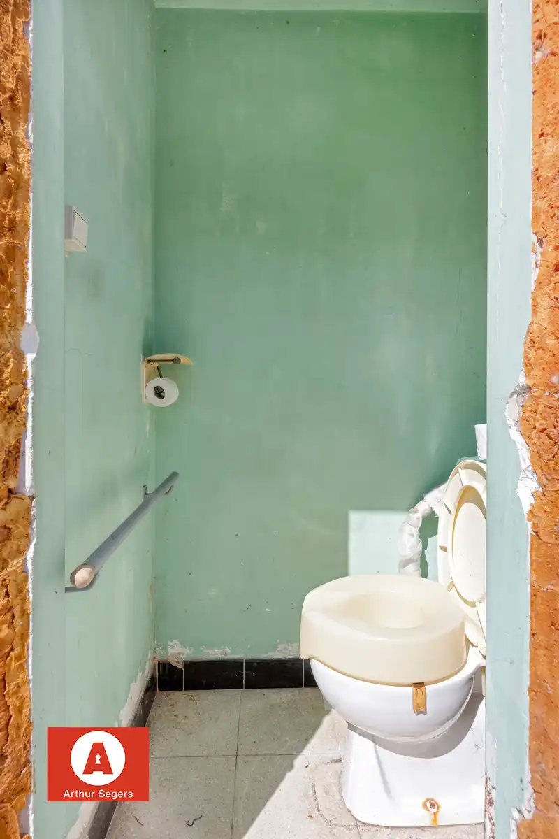 Solide te renoveren burgerwoning mét doorgang in Opstal foto 23