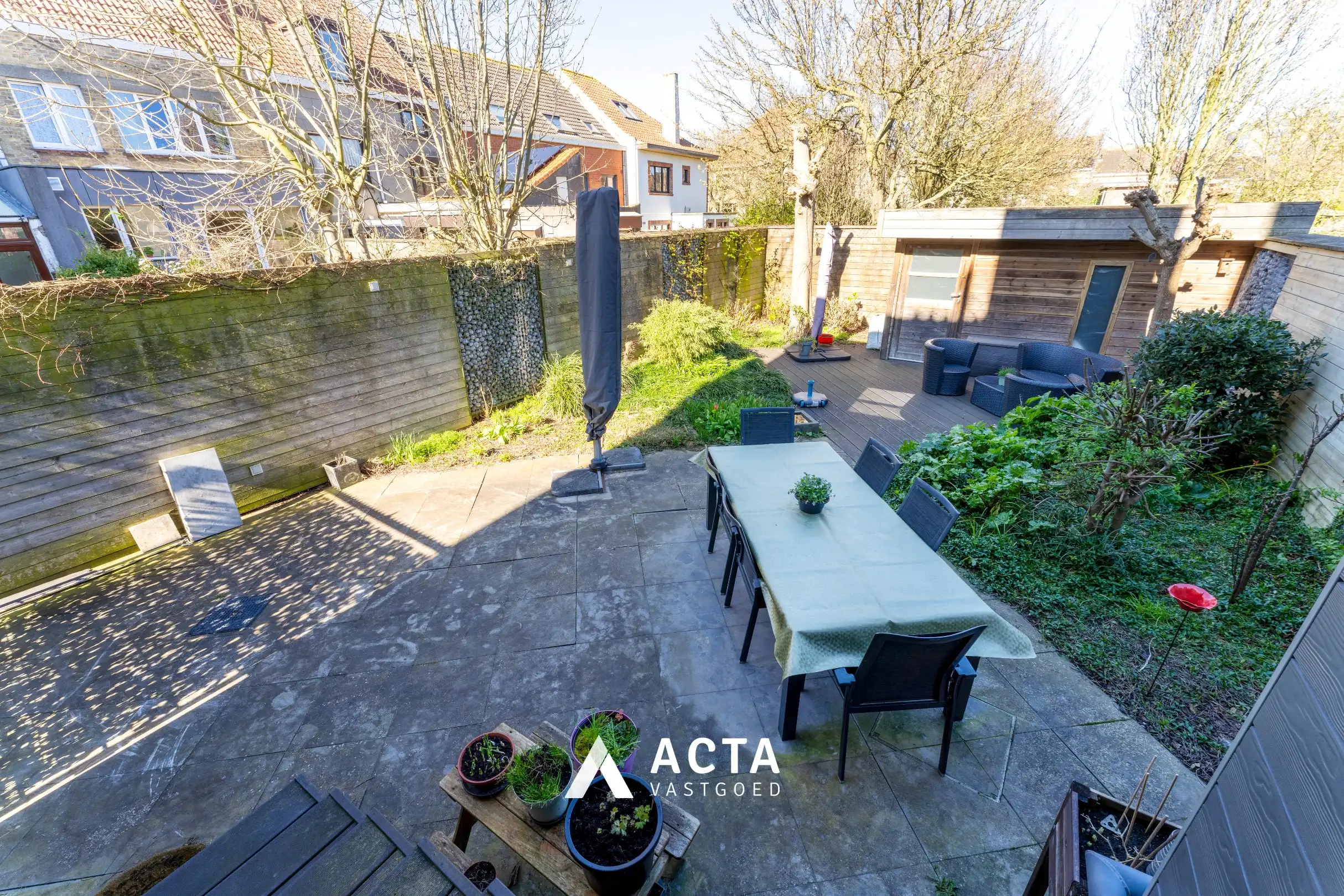 Halfopen bebouwing met vier slaapkamers en dubbele garage in Mariakerke foto 19