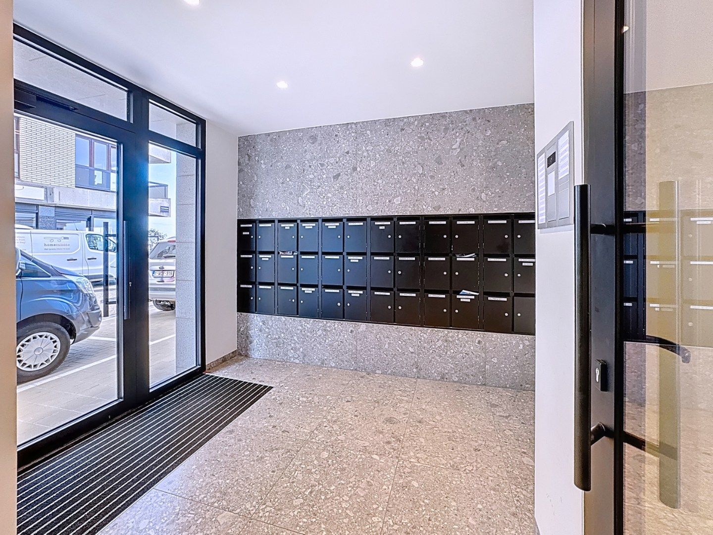Volledig gerenoveerd appartement met 2 slaapkamers foto 14