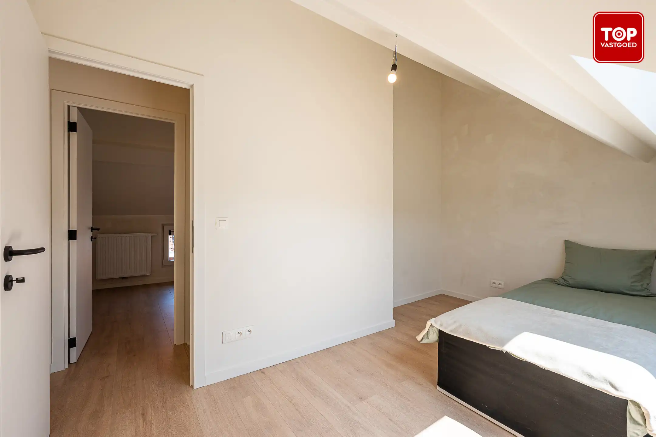 Instapklare, totaal gerenoveerde woning op toplocatie! foto 19