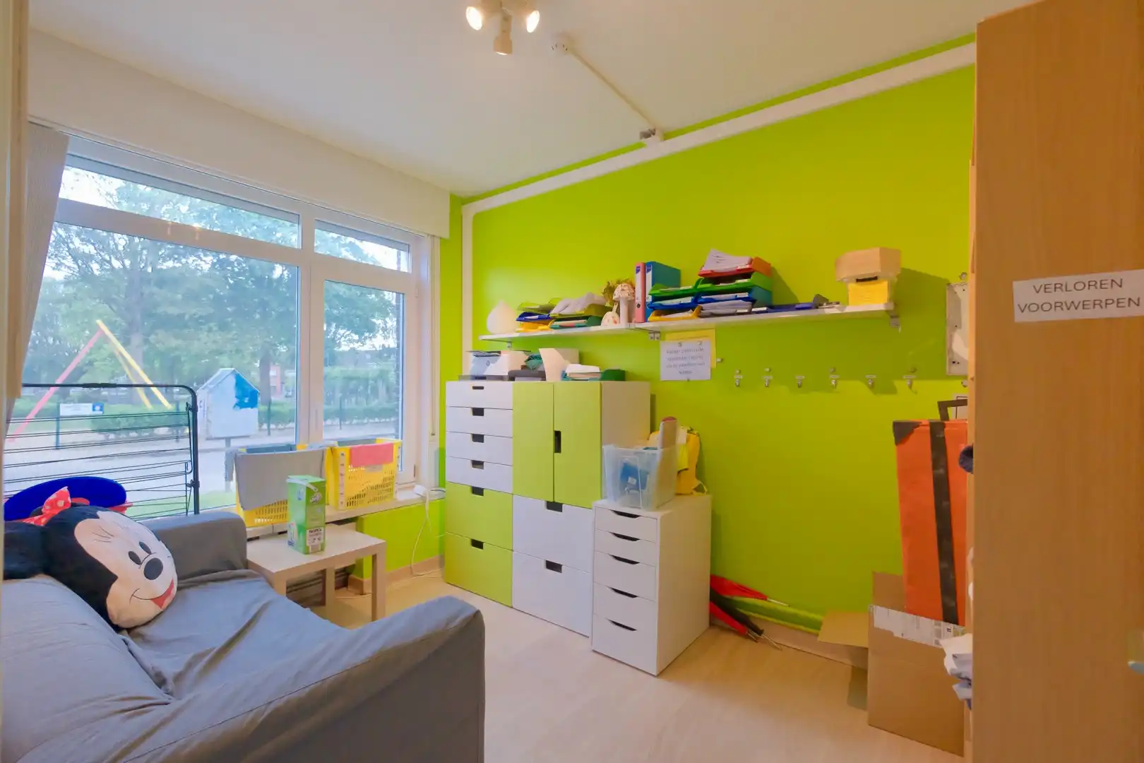 Torhout – Ruim handelspand/woning met 4 slpks en garage op 385 m² foto 3