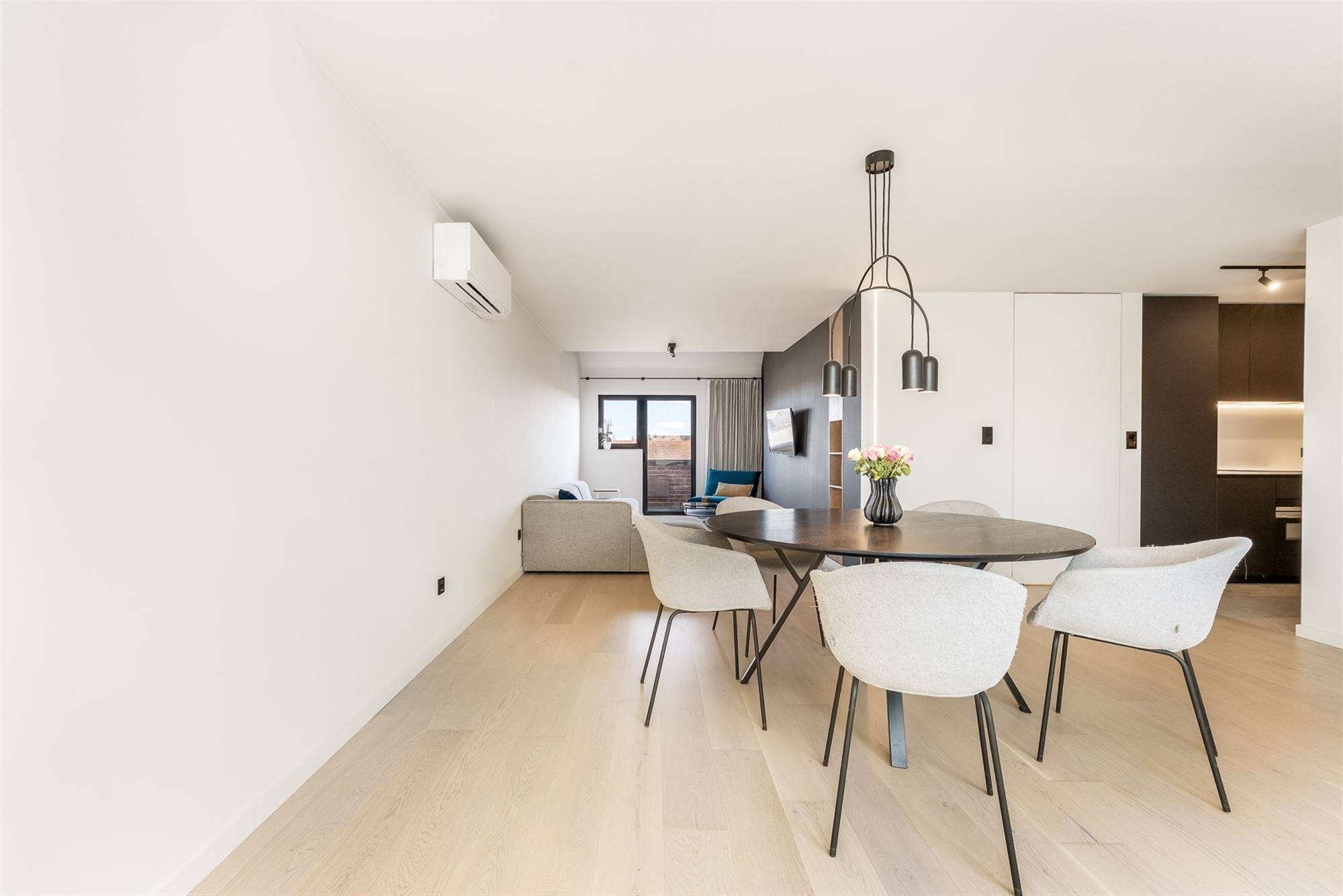 KNAP GERENOVEERD, LICHTRIJK APPARTEMENT (129M²) MET 3 SLAAPKAMERS TE HALEN foto 12