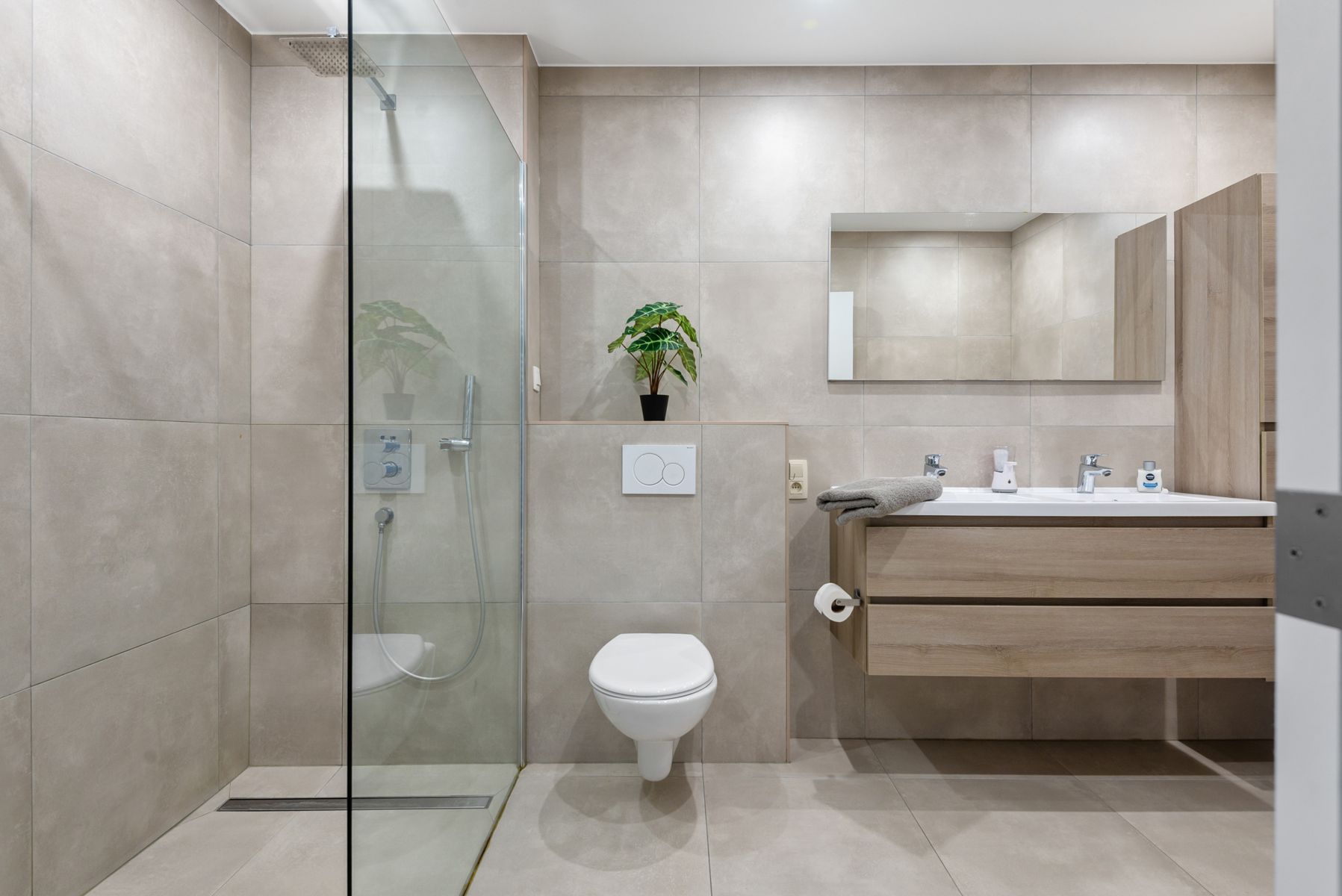 Lichtrijk appartement met 136 m² bewoonbare oppervlakte ! foto 3