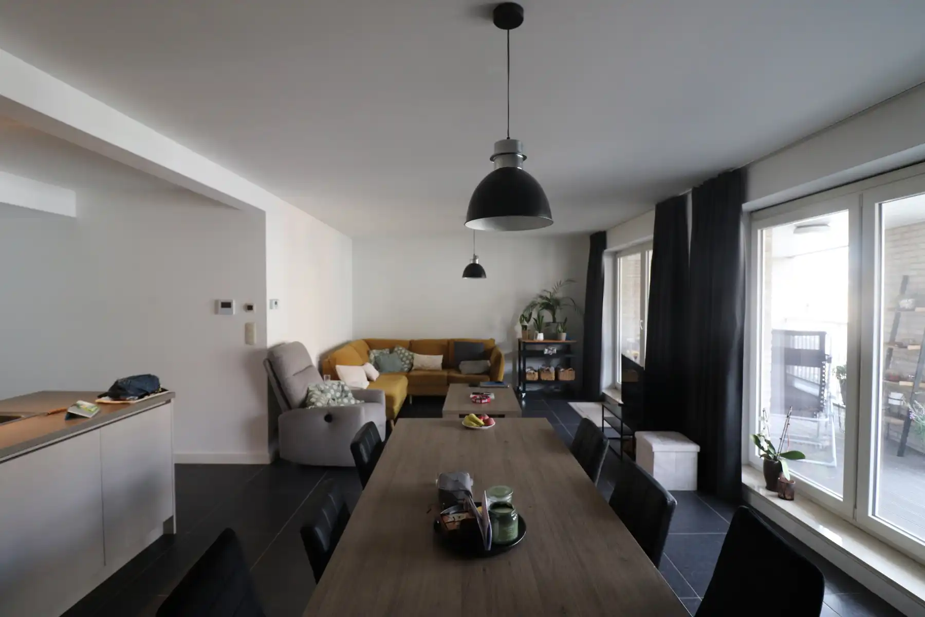 Een recent appartement met 2 slaapkamers, terras en autostaanplaats. foto 4