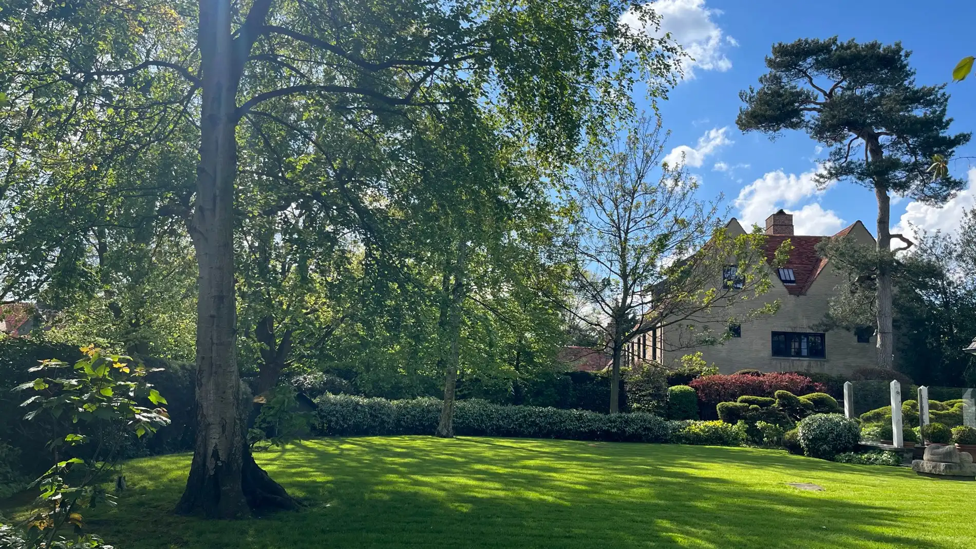 Hoofdfoto van de publicatie: Formidabel rustig en top gelegen villa op perfect bouwperceel van 1704m².