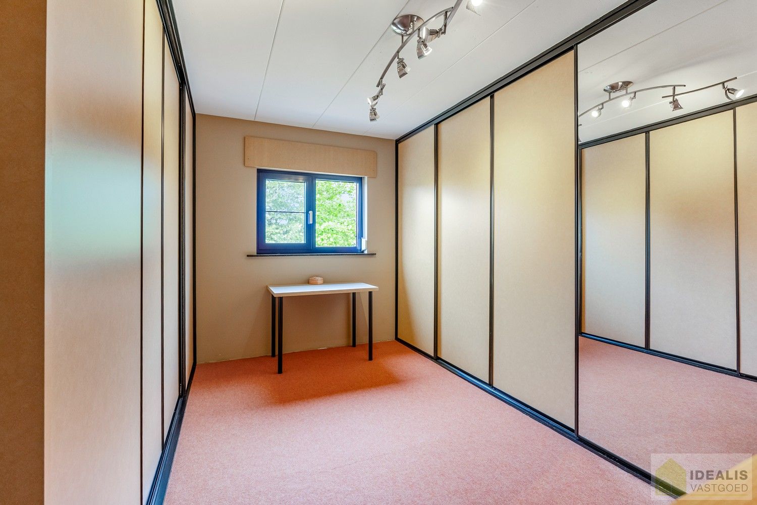 IDEALIS VASTGOED – ZEER VERZORGDE EN INSTAPKLARE GEZINSWONING MET 4 SLAAPKAMERS OP EEN RUIM PERCEEL VAN 16A 47CA IN EEN RESIDENTIELE WOONSTRAAT foto 17