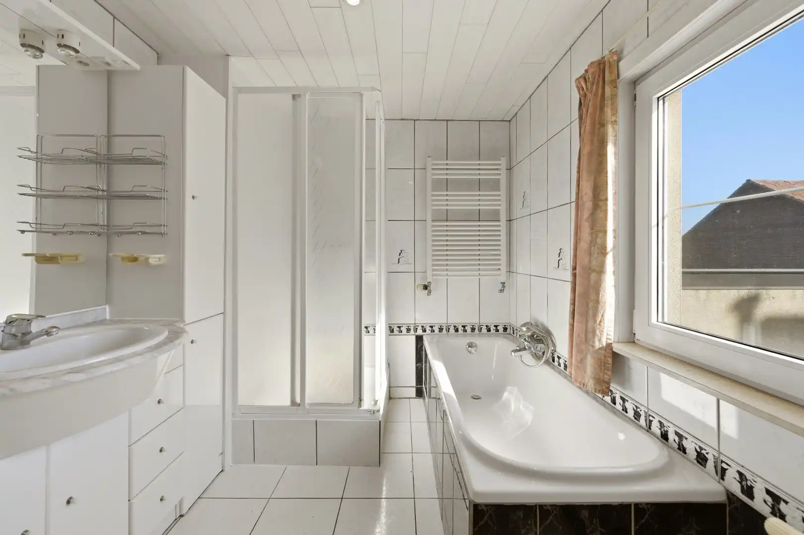 Zeer ruime gezinswoning met 4 slpks (+ 2 doorloopkamers op zolder), garage en tuin foto 16