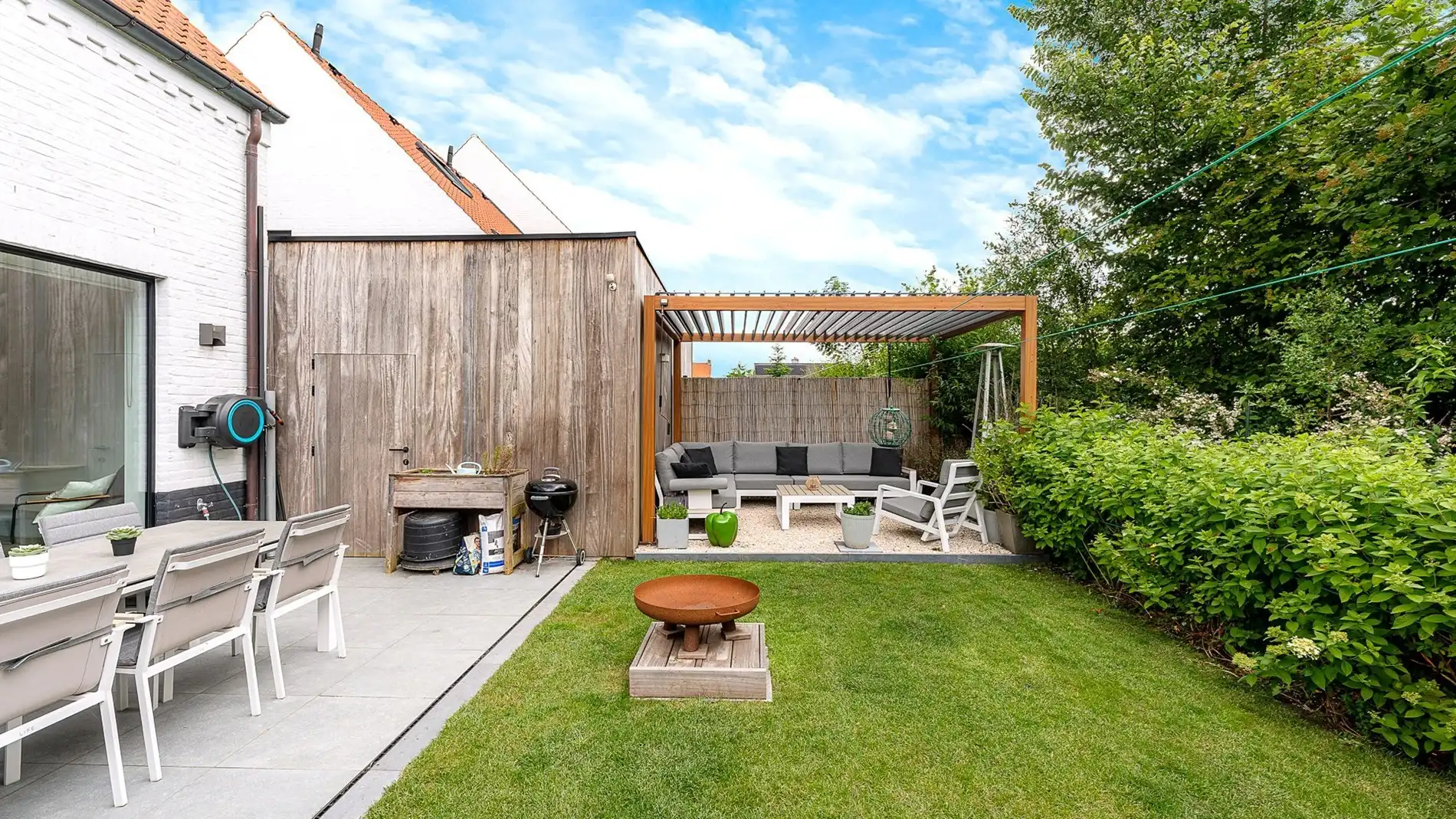 Recente woning met parking en tuin te Moerkerke-Damme foto {{pictureIndex}}