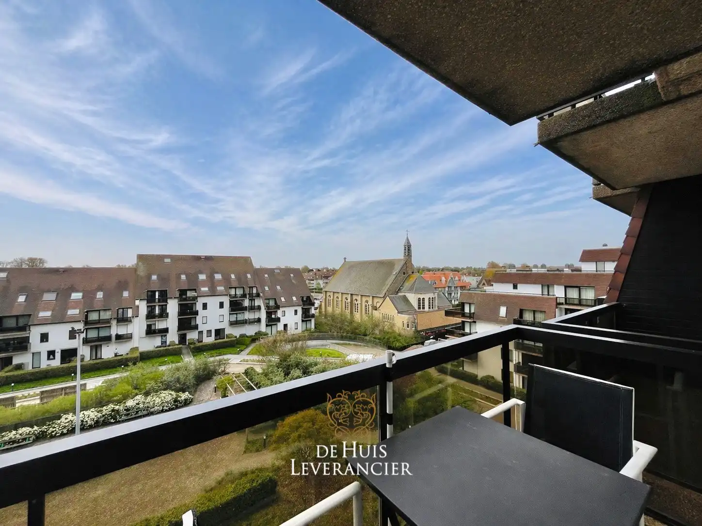 Zonnig en instapklaar appartement op topligging met zeezicht in Koksijde foto 4