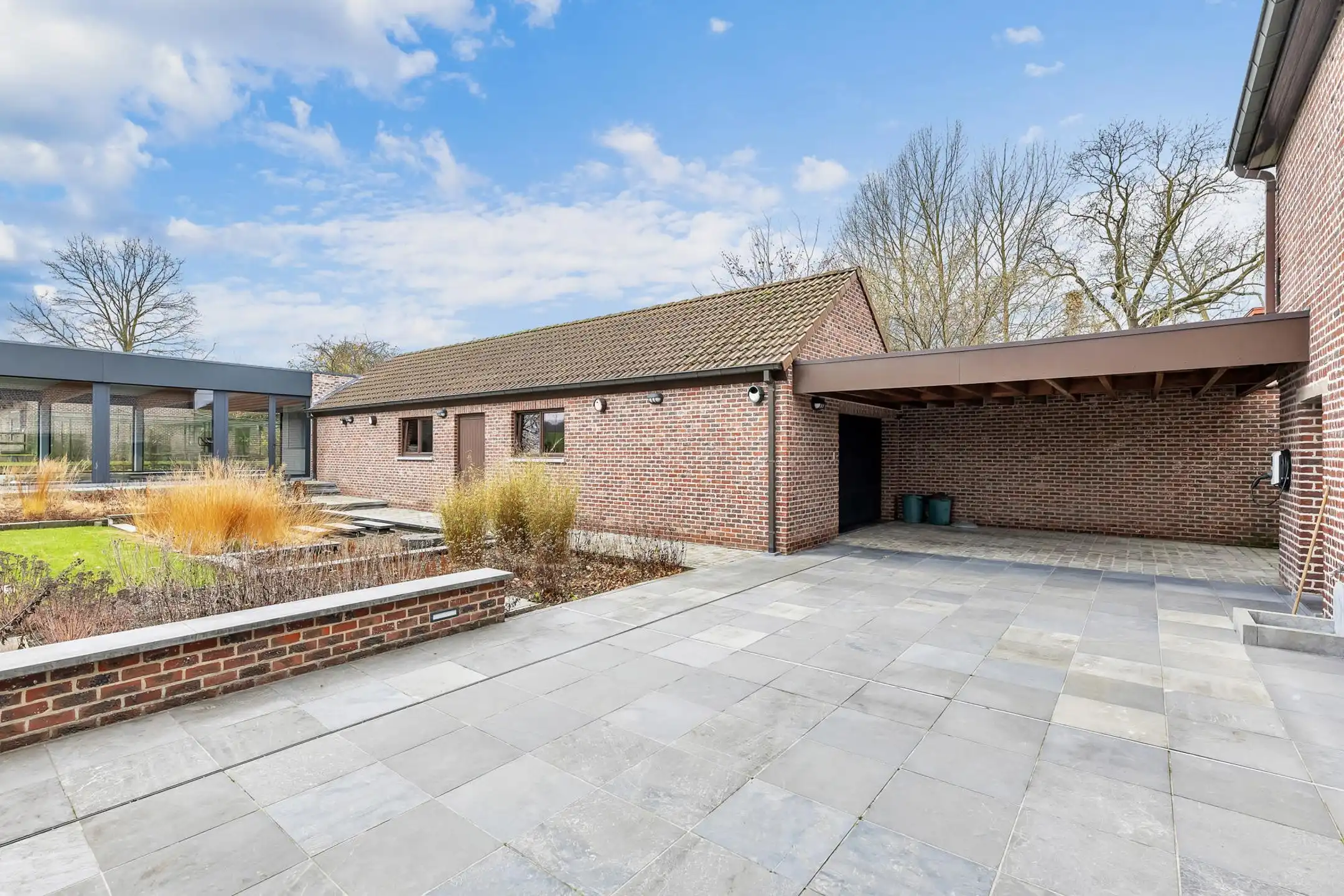 Exclusief landhuis met binnenzwembad en stallingen foto 6