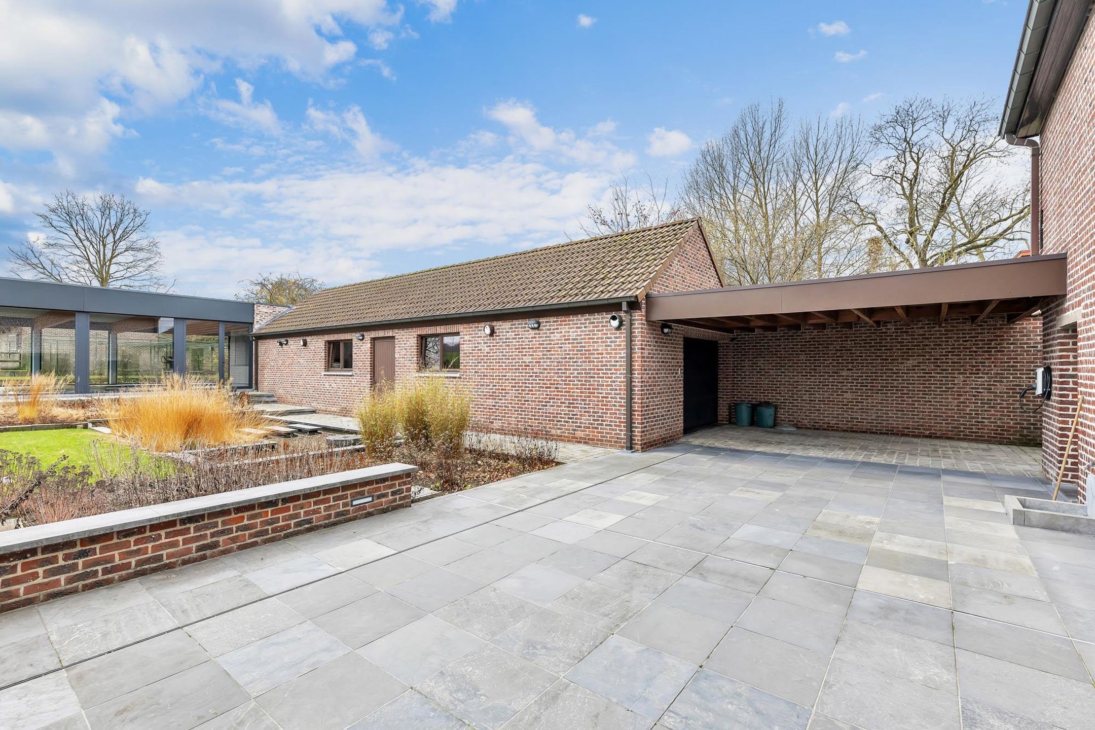 Exclusief landhuis met binnenzwembad en stallingen foto 6