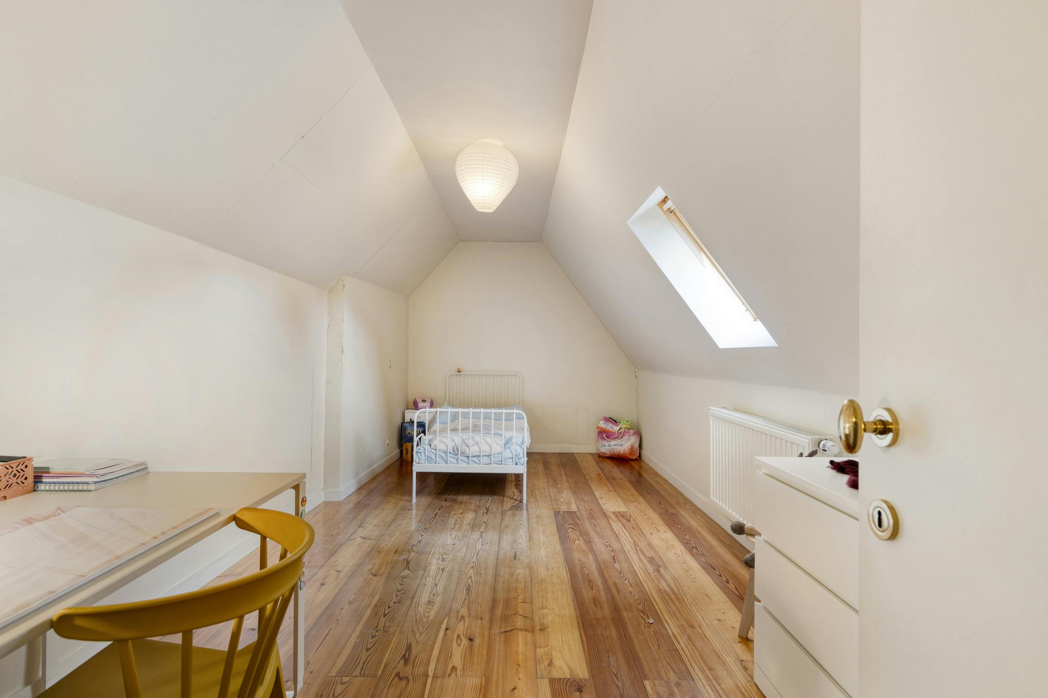 Charmevol huis met 2 slaapkamers en stadskoer in hartje Brugge foto 6