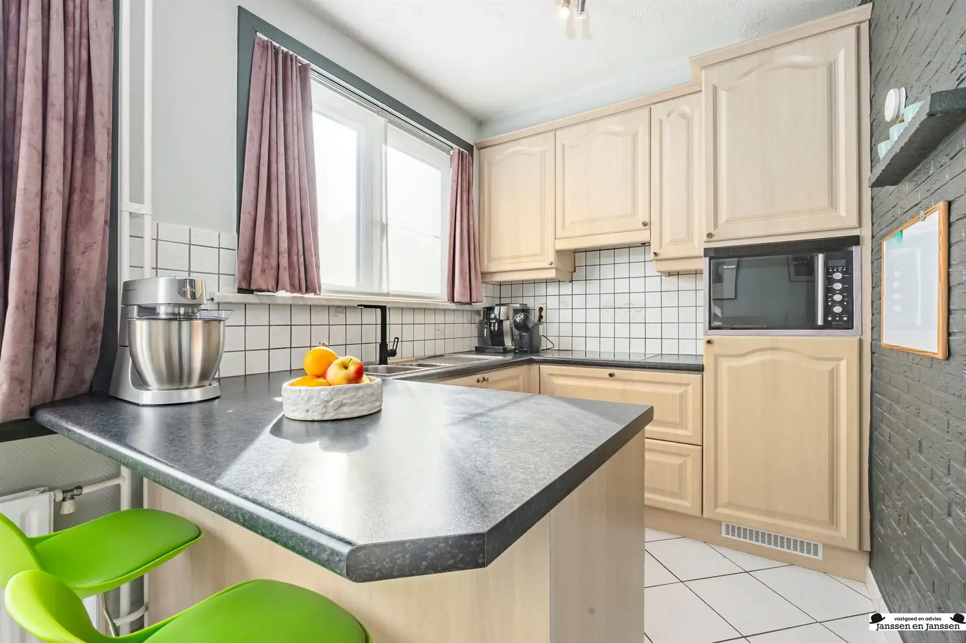 Instapklare bel-etage met 3 à 4 en twee garages! foto 10