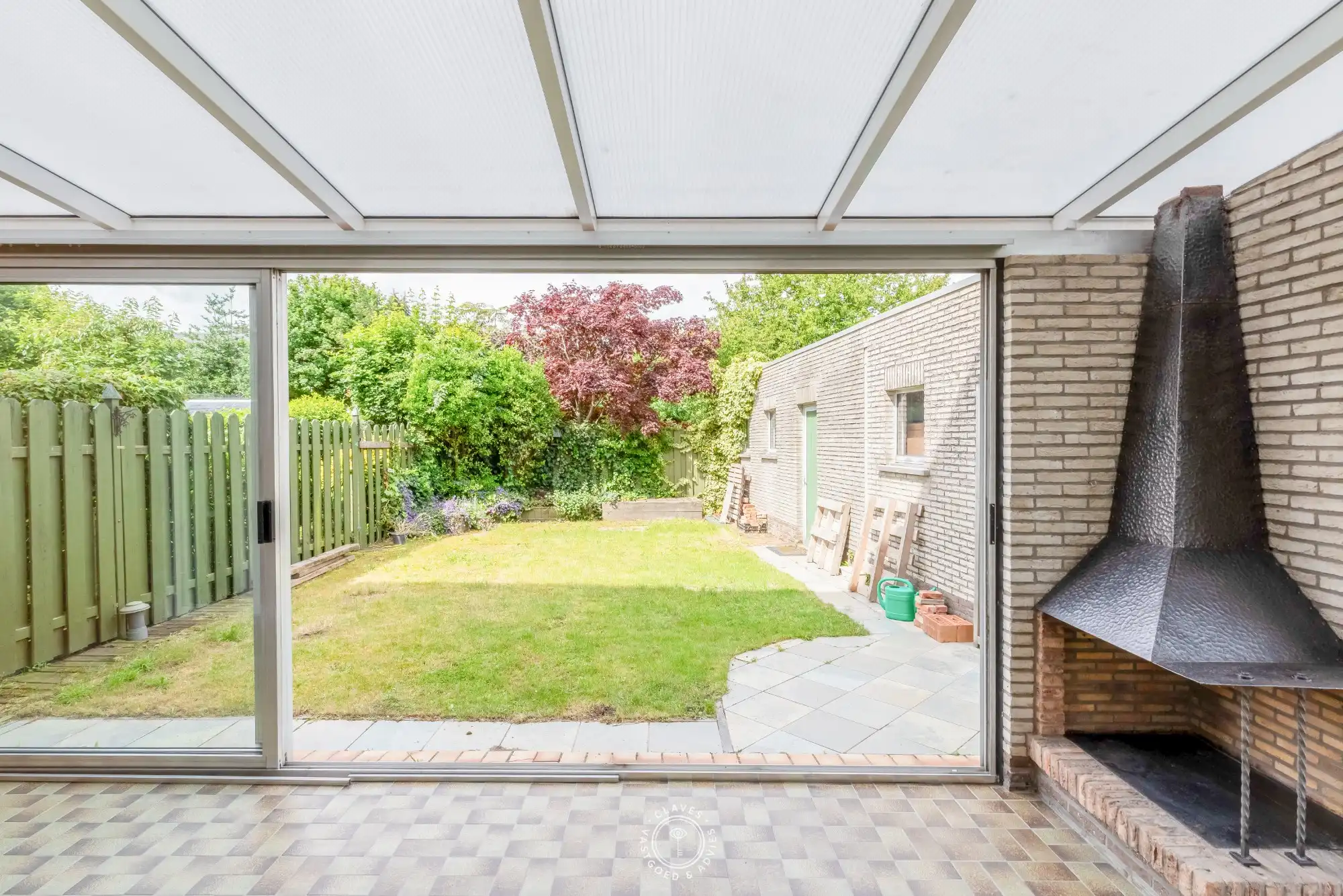 Instapklare gezinswoning met garage en tuin foto 16