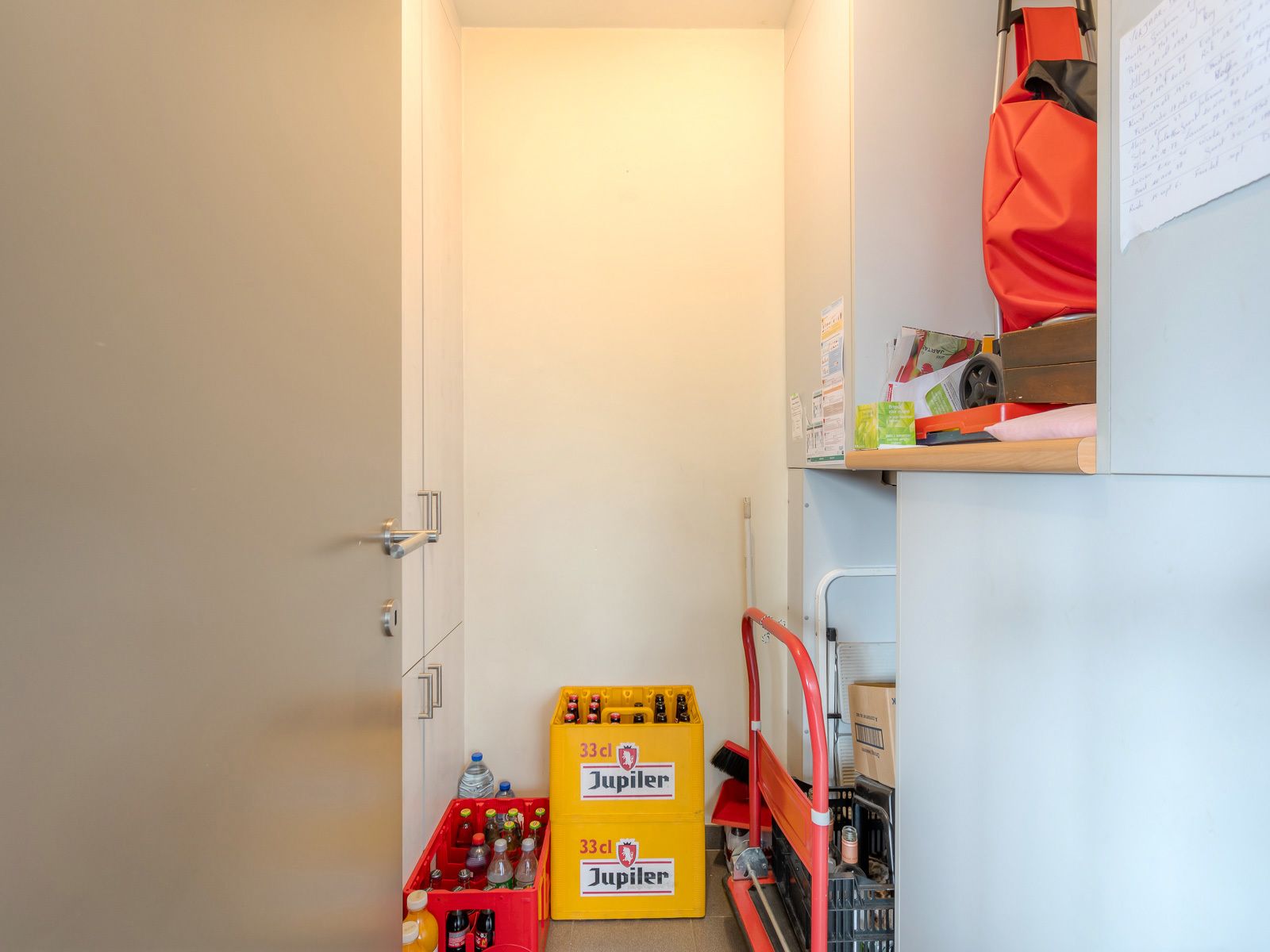 Een appartement op de 1ste verdieping met 2 slaapkamers, terras en autostaanplaats in Merksplas. foto 7