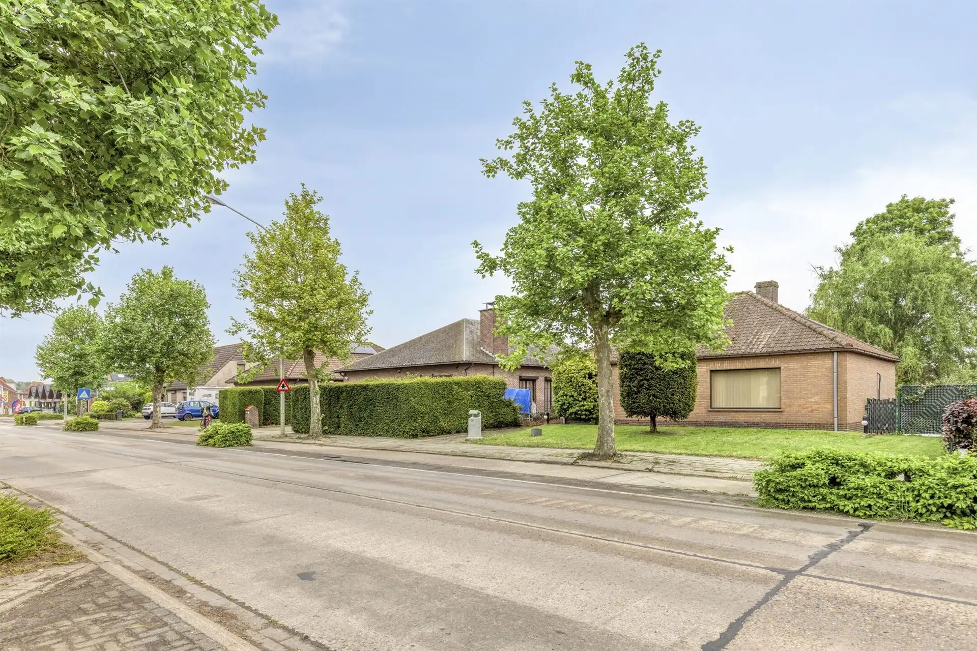 Laagbouwwoning met 2 slaapkamers, garage en tuin.  foto 2