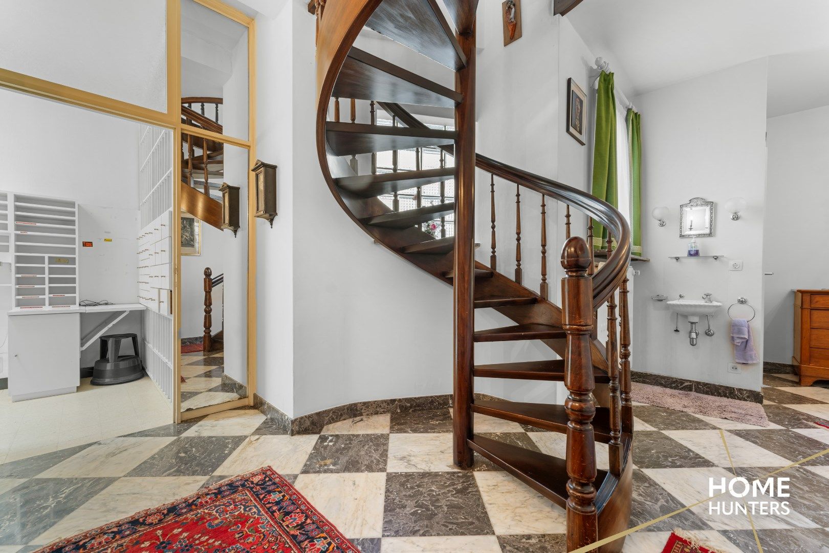 Statige herenwoning met 8 slaapkamers, ruime garage, praktijkruimte en fenomenale stadstuin foto 30