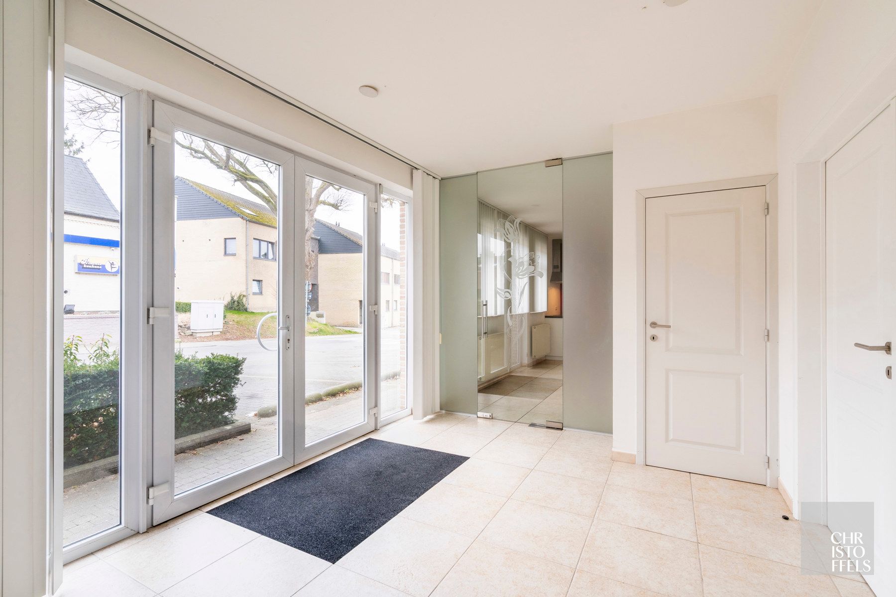 Instapklaar 2-slaapkamerappartement (116m²) in het centrum van Zutendaal! foto 3