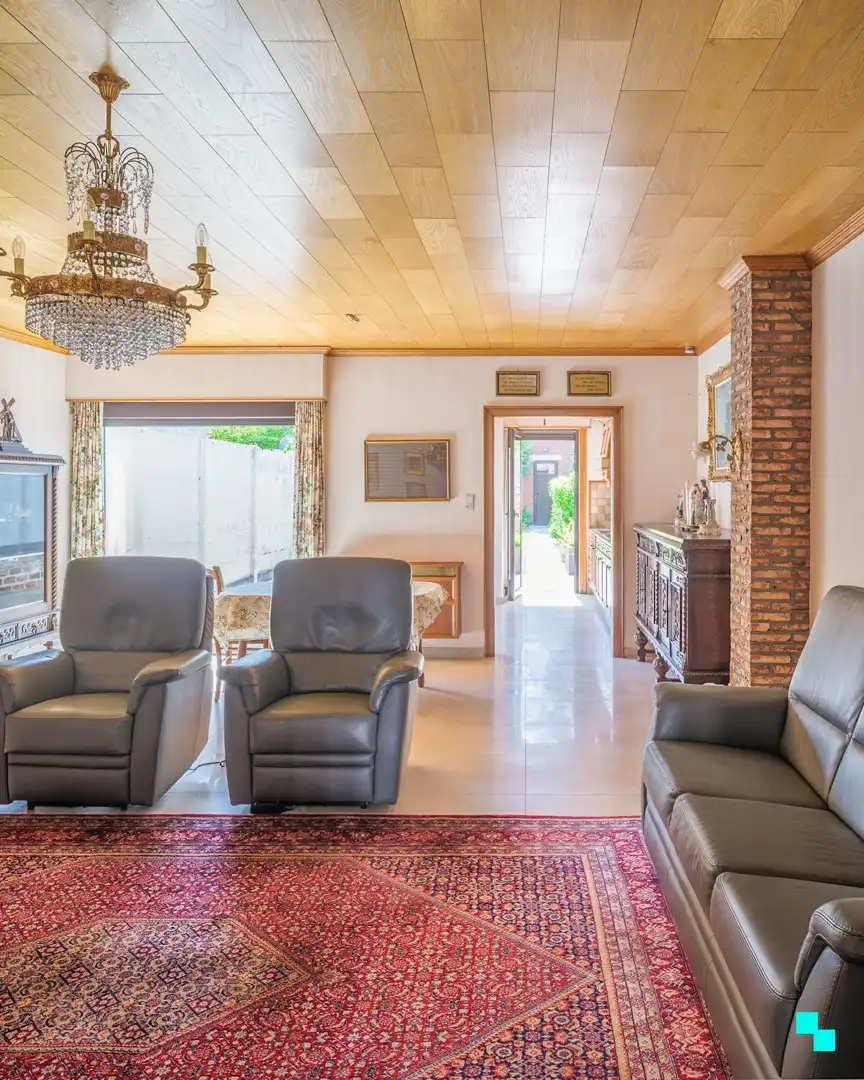 Strategisch gelegen woning met zonnige tuin en werkhuis foto 8