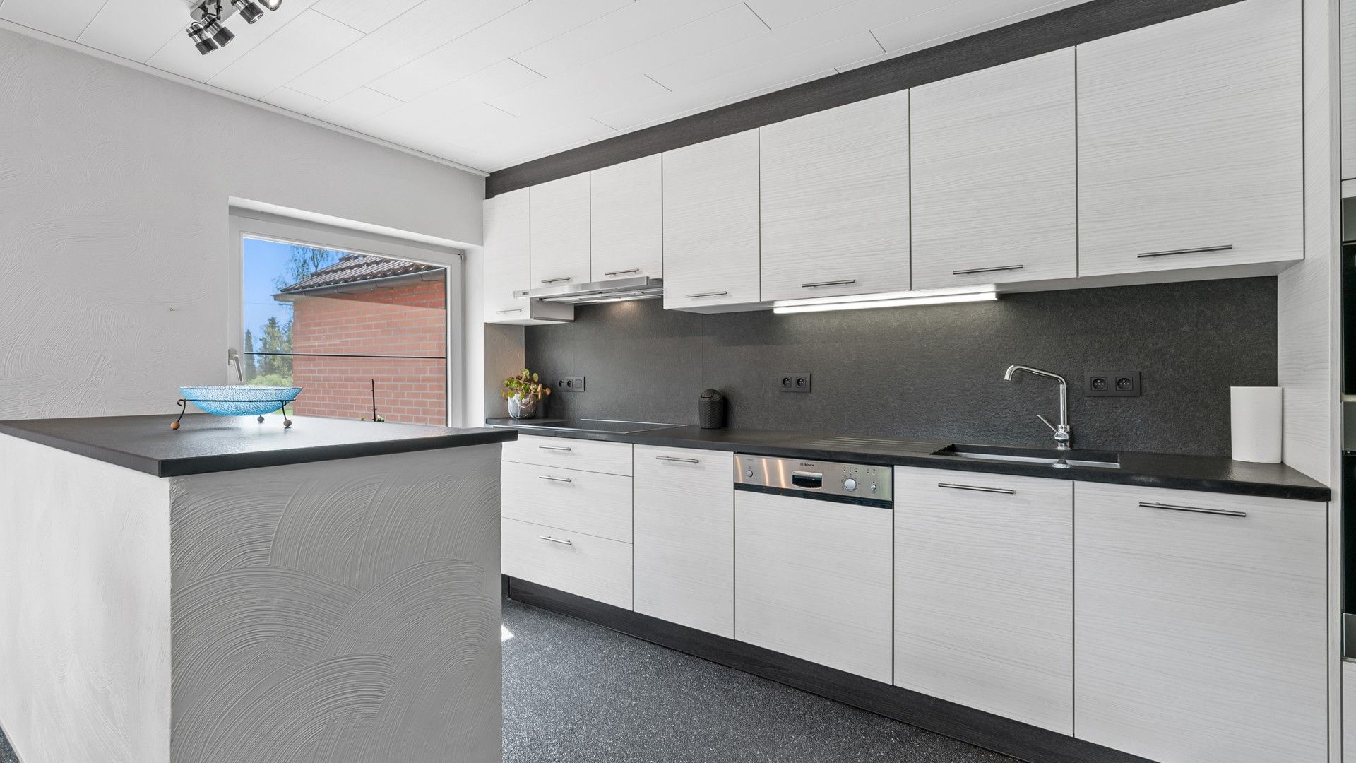 Bemeubeld app. met 2 slpkrs en riant terras van 70 m² foto 5