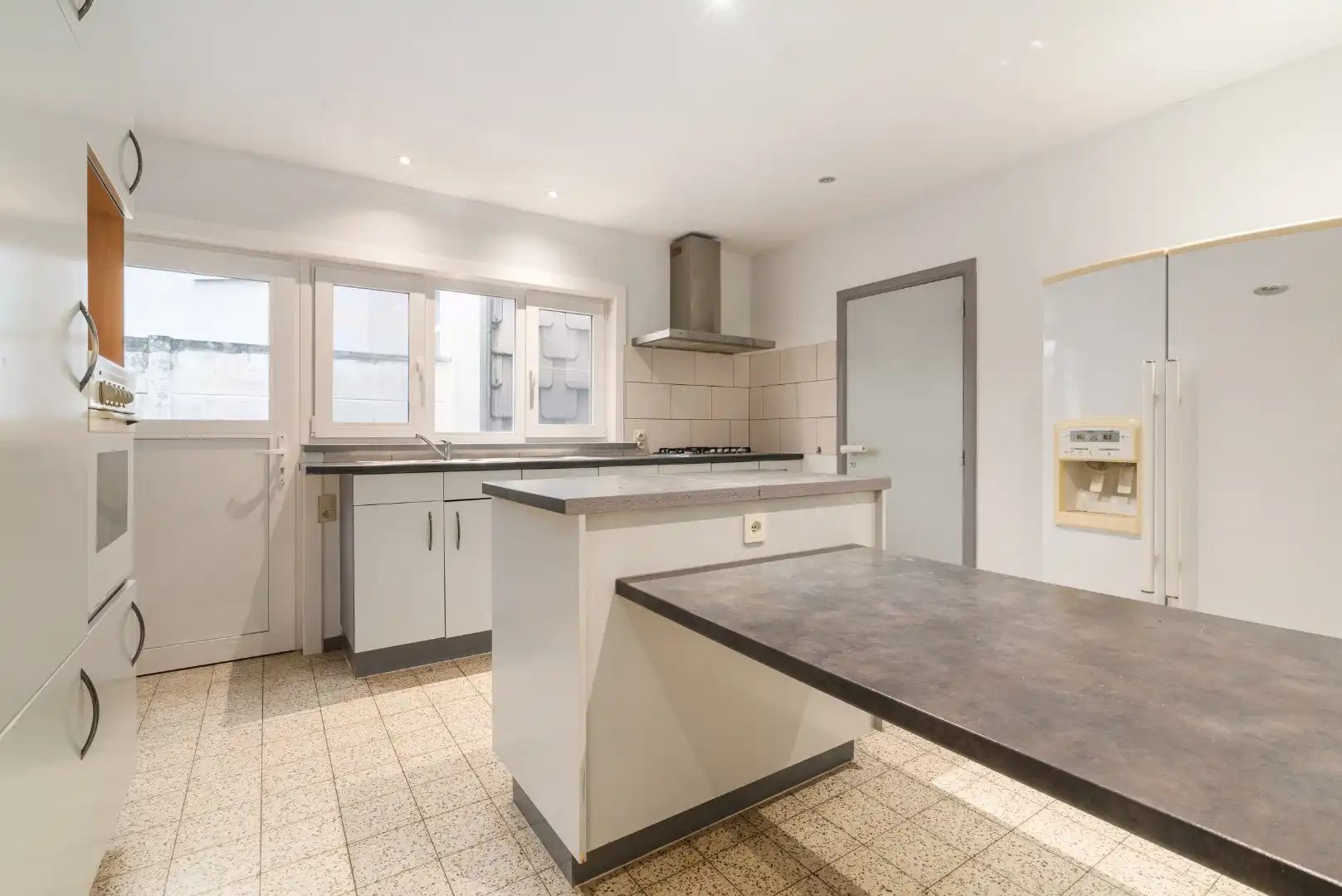 Authentieke Woning in het hartje van Oordegem foto 5