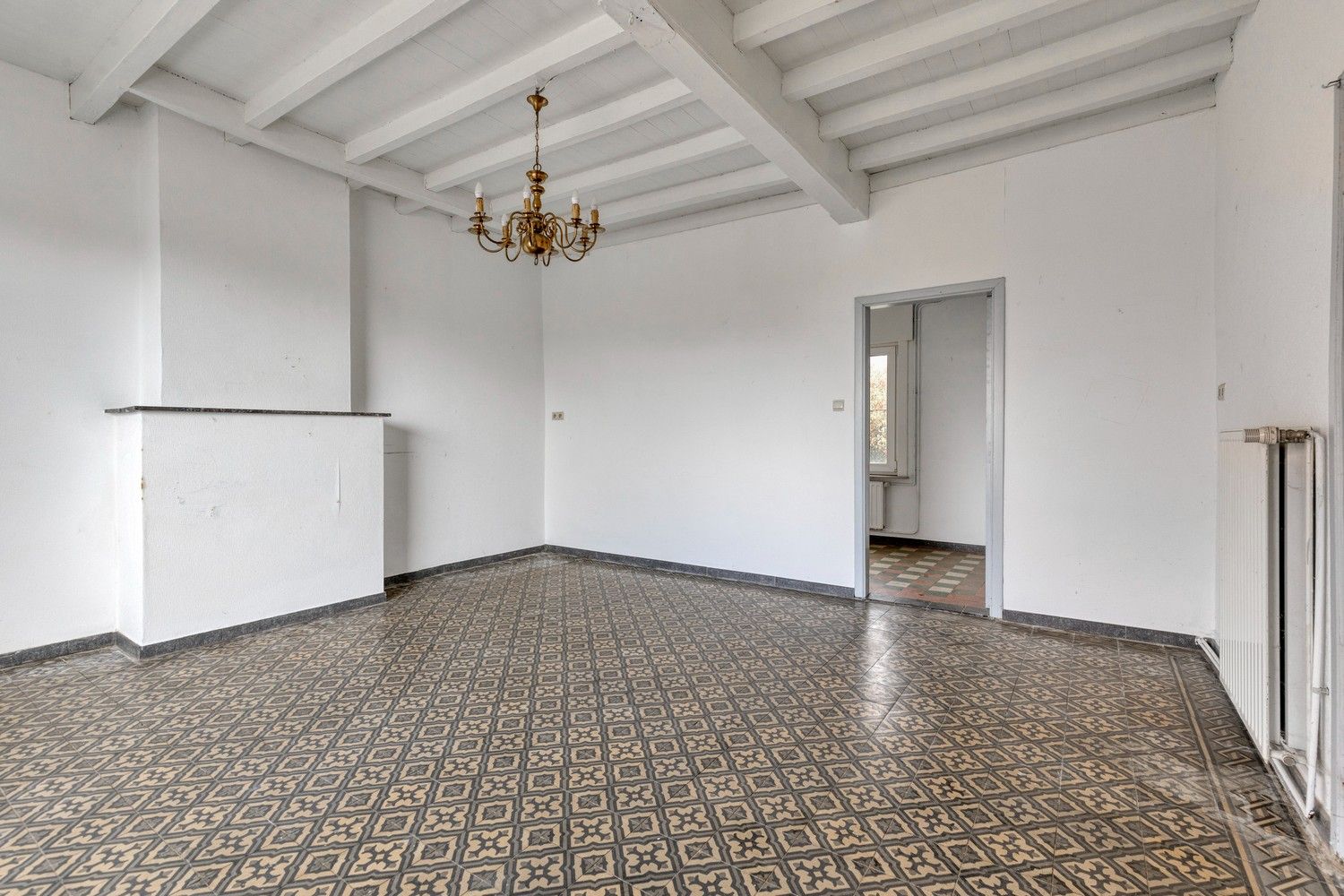 Beveren aan de IJzer: Charmant en historisch hoevetje met woonhuis, diverse stallingen, loods en weide op 3.967m² totale grondopp. foto 6