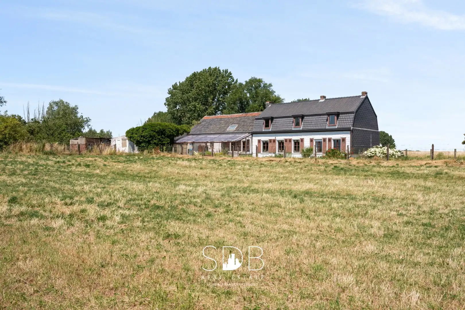 Charmante hoeve met bijgebouwen en graslanden op 1.5114m² foto 21