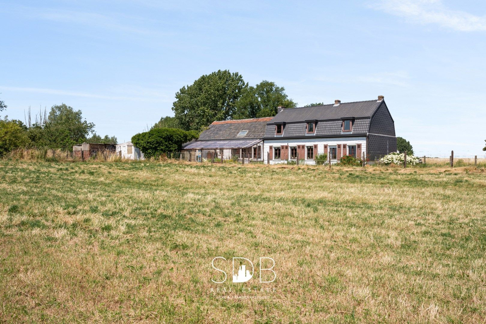 Charmante hoeve met bijgebouwen en graslanden op 27.559m² foto 22