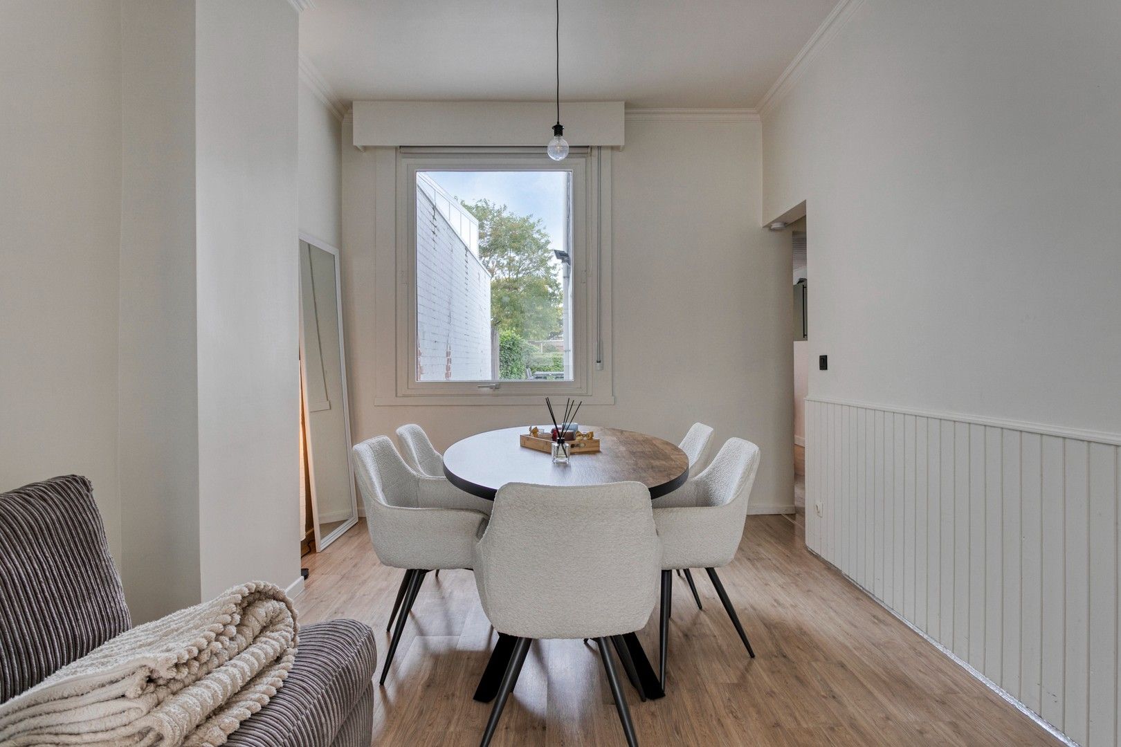 Charmante instapklare woning in hartje Waregem foto 4