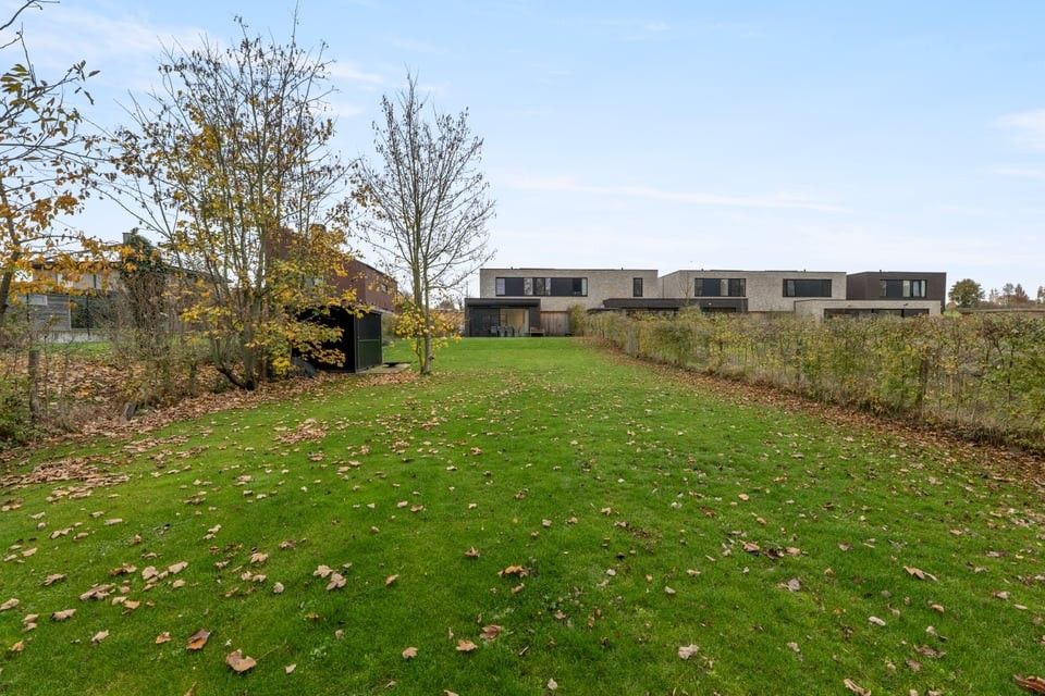 MODERNE HALFOPEN BEBOUWING MET INPANDIGE GARAGE EN RUIME TUIN IN SINT-TRUIDEN foto 34