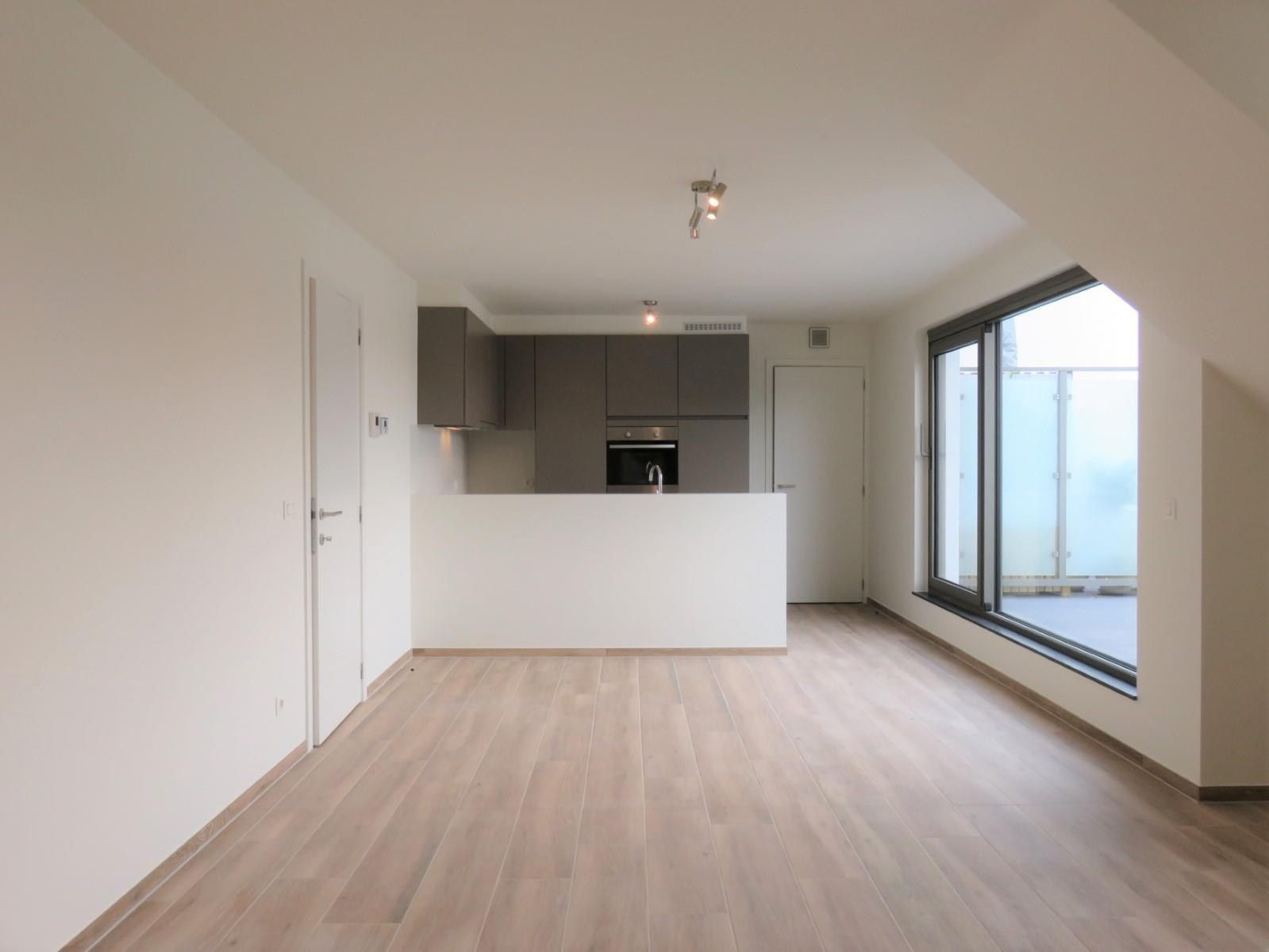 Dakappartement met 2 slaapkamers, terras en autostaanplaats! foto 5