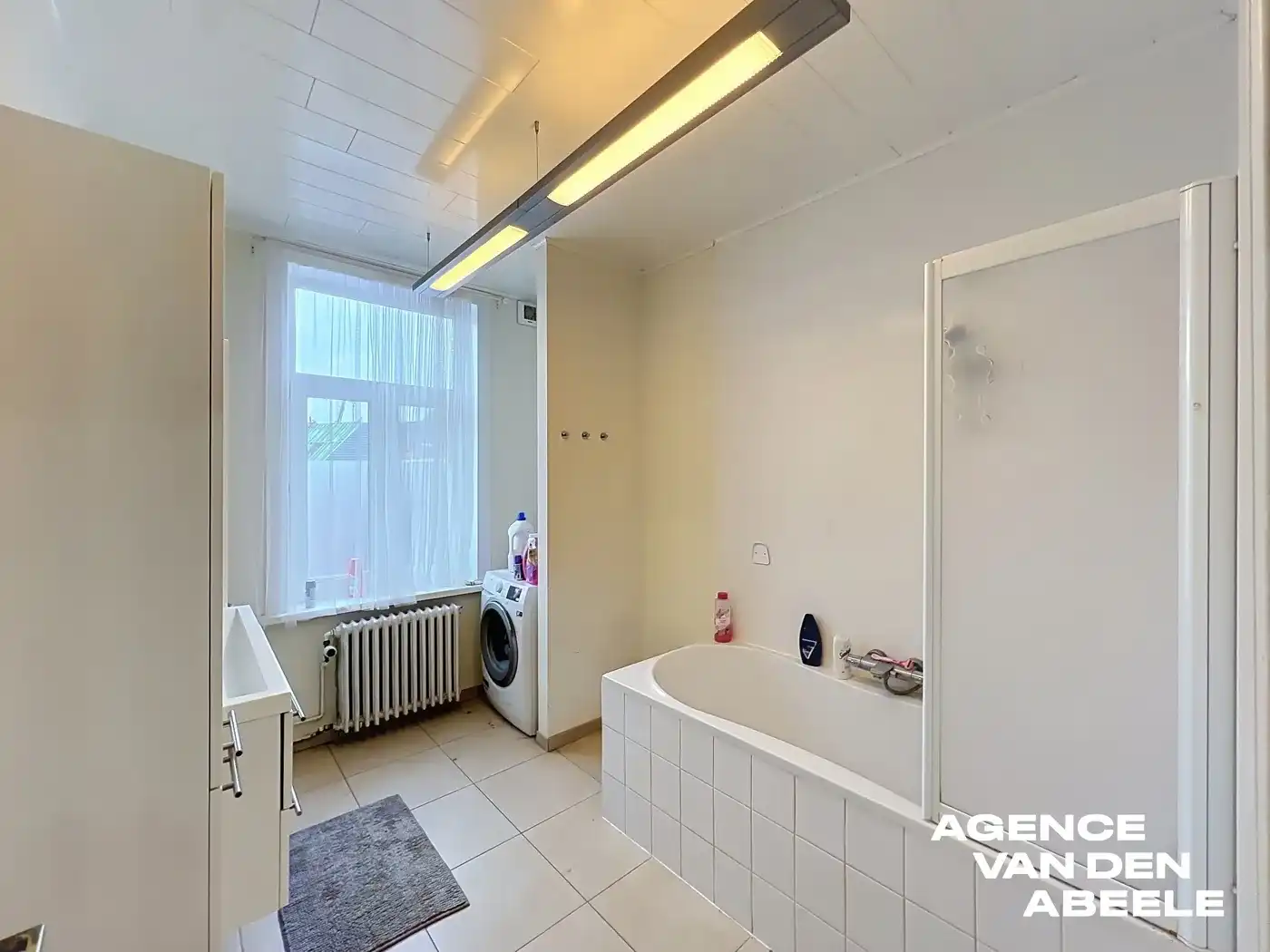 Zeer ruime burgerswoning met 4 slaapkamers en groot terras nabij de Smedenpoort   foto 11