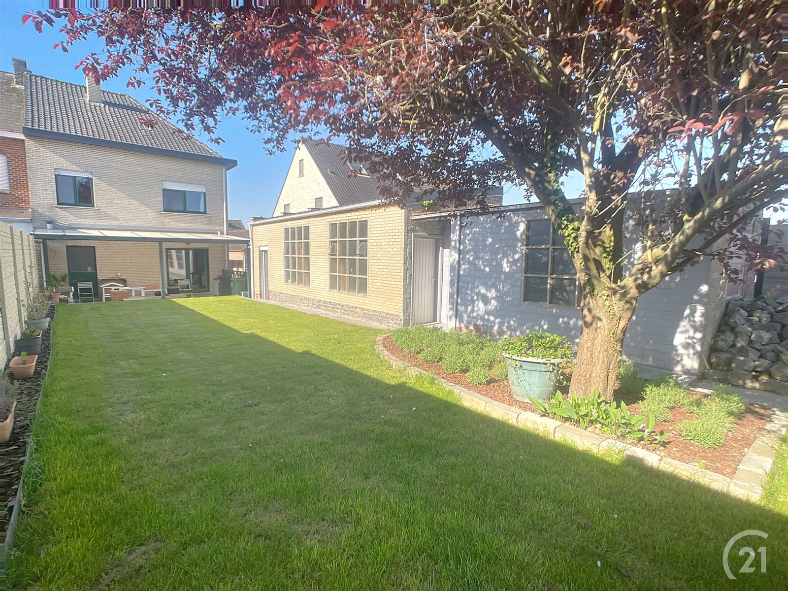 Aangename gezinswoning met tuin en garage op 5are73 foto {{pictureIndex}}