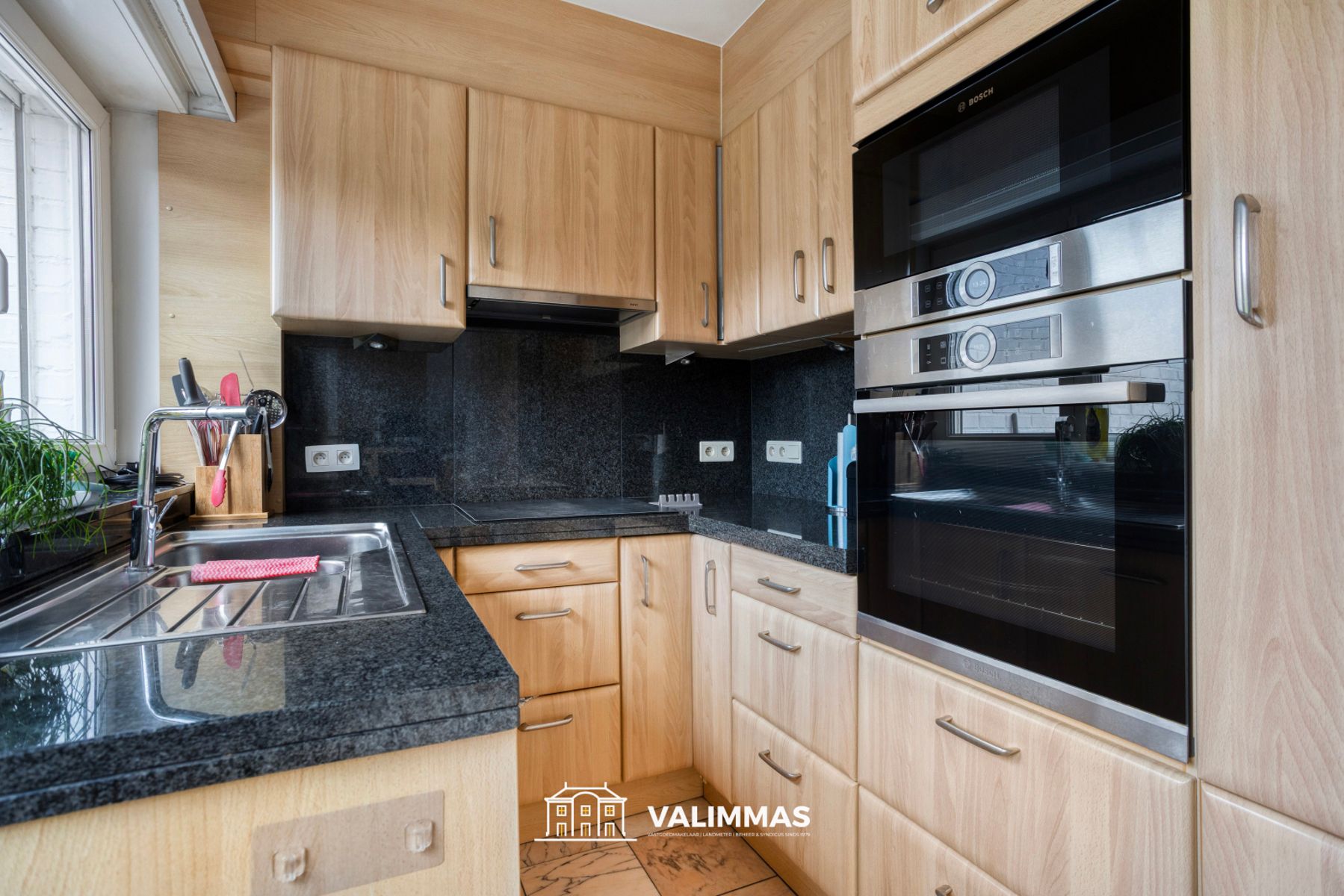 Energiezuinige driegevelwoning met garage en mooie tuin... foto 9