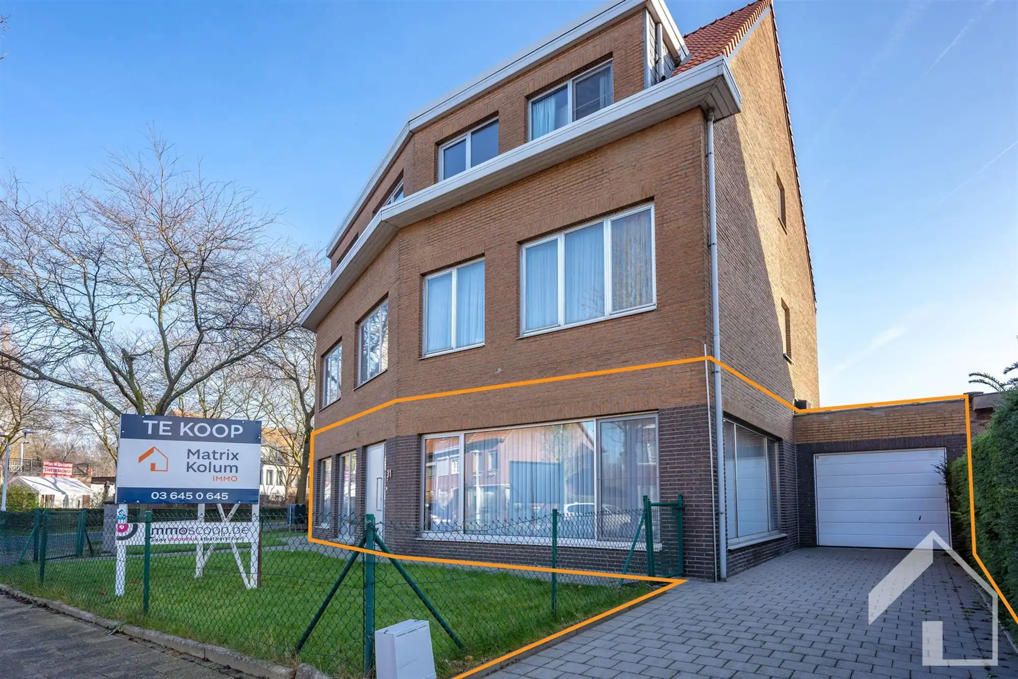 Ruim gelijkvloers appartement met garage en oprit foto 2