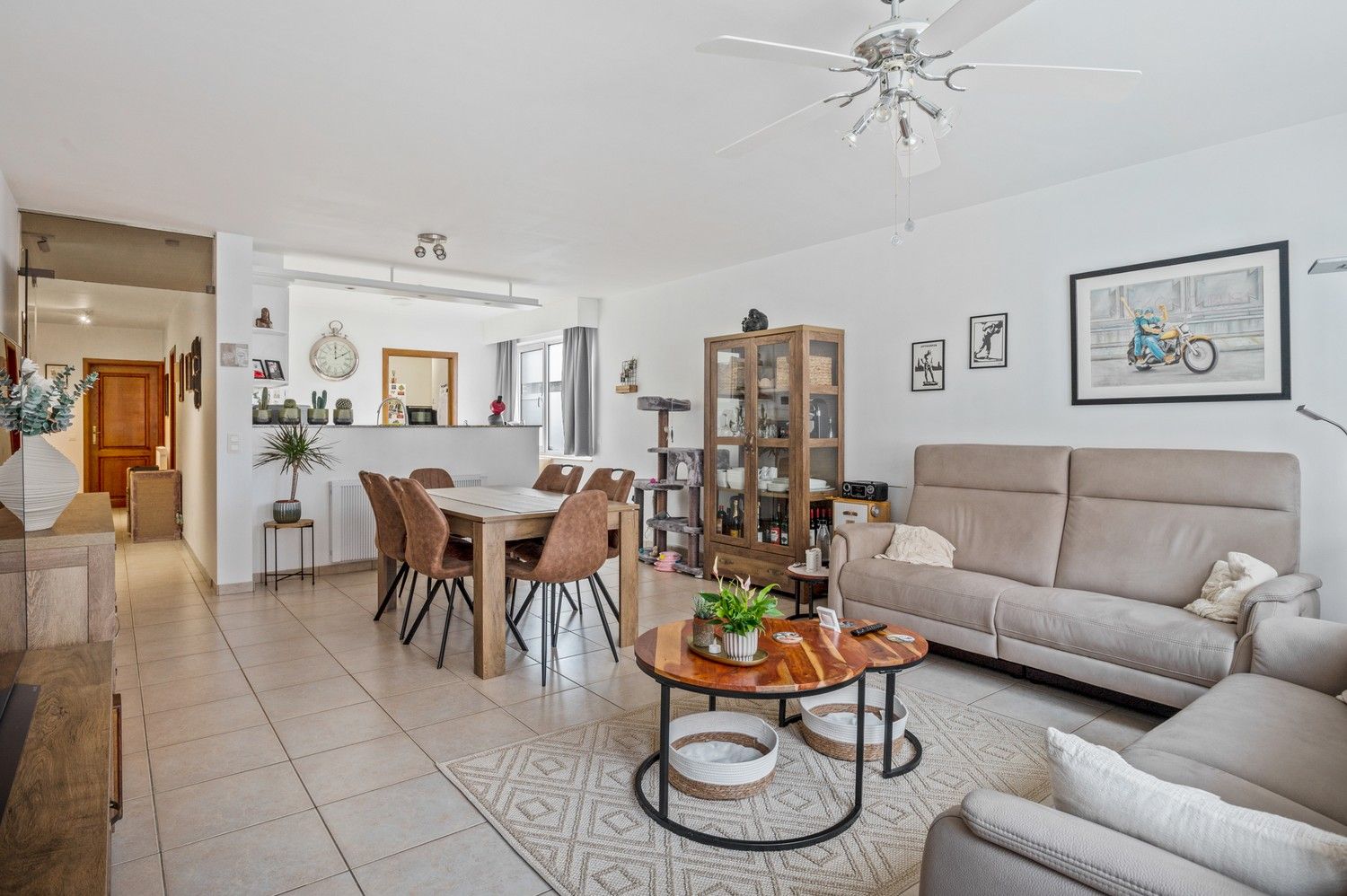 Gelijkvloers appartement met 2 slaapkamers en garagebox in hartje Wommelgem! foto 4