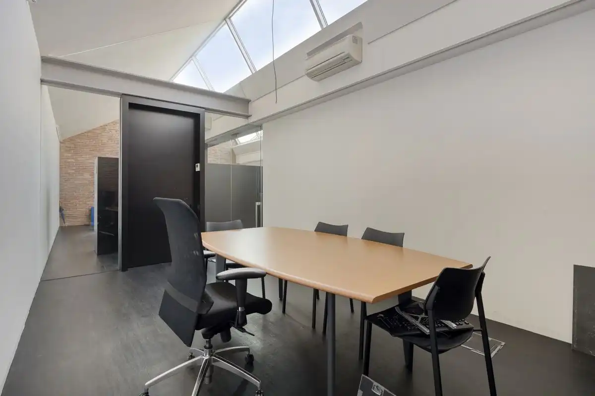 Moderne kantoorruimte op toplocatie nabij E40 en stadscentrum foto 17