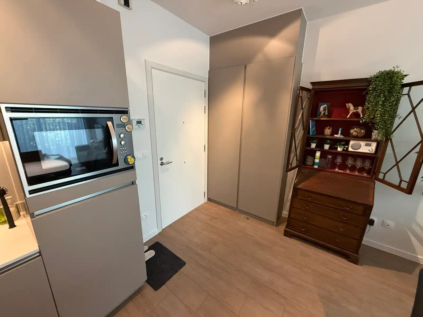 Modern 1-slaapkamerappartement met terras en parking foto 2