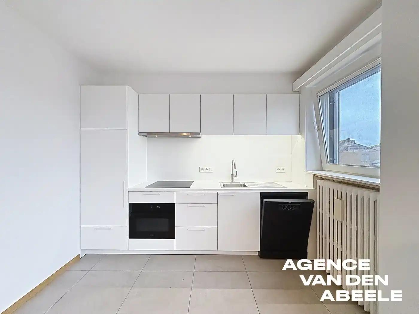 Gerenoveerd appartement met 2 slaapkamers en terras foto 6