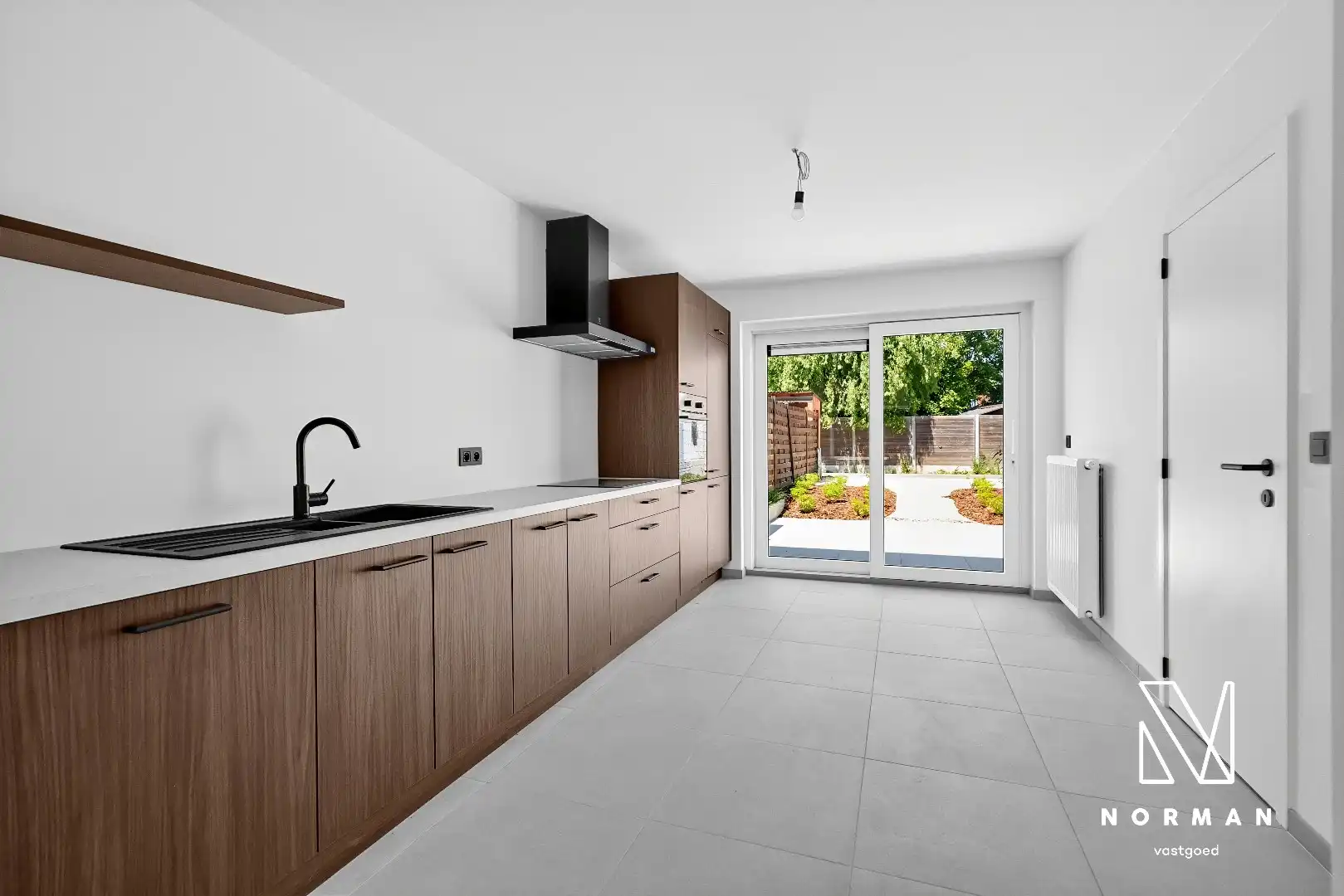Hippe gerenoveerde woning met EPC-label A, 4 slaapkamers, uitweg en tal van extra's foto {{pictureIndex}}